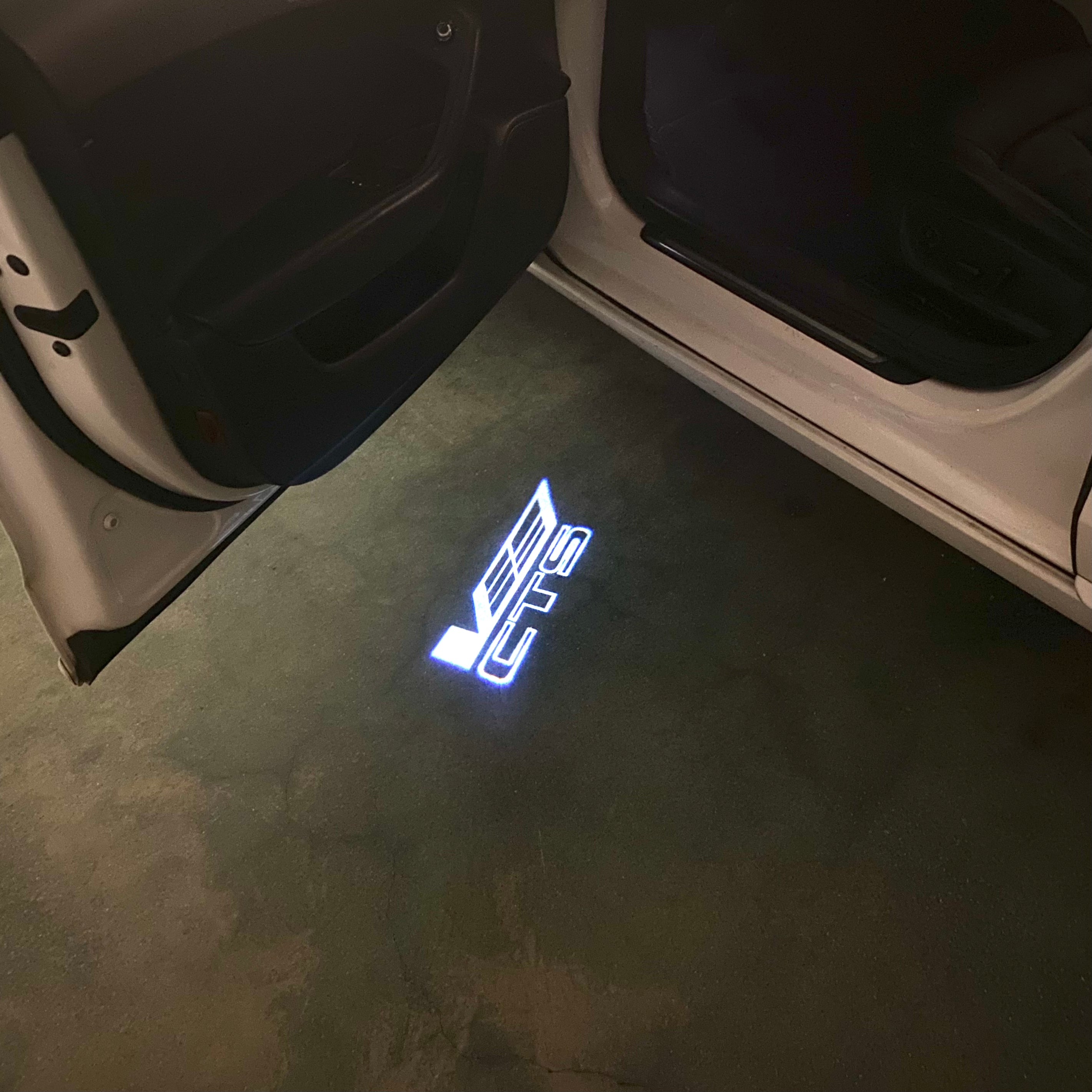 CADILLAC CTS LOGO PROJECTOT LIGHTS Nr.9761 (quantity 1 = 2 Logo Films /2 door lights）