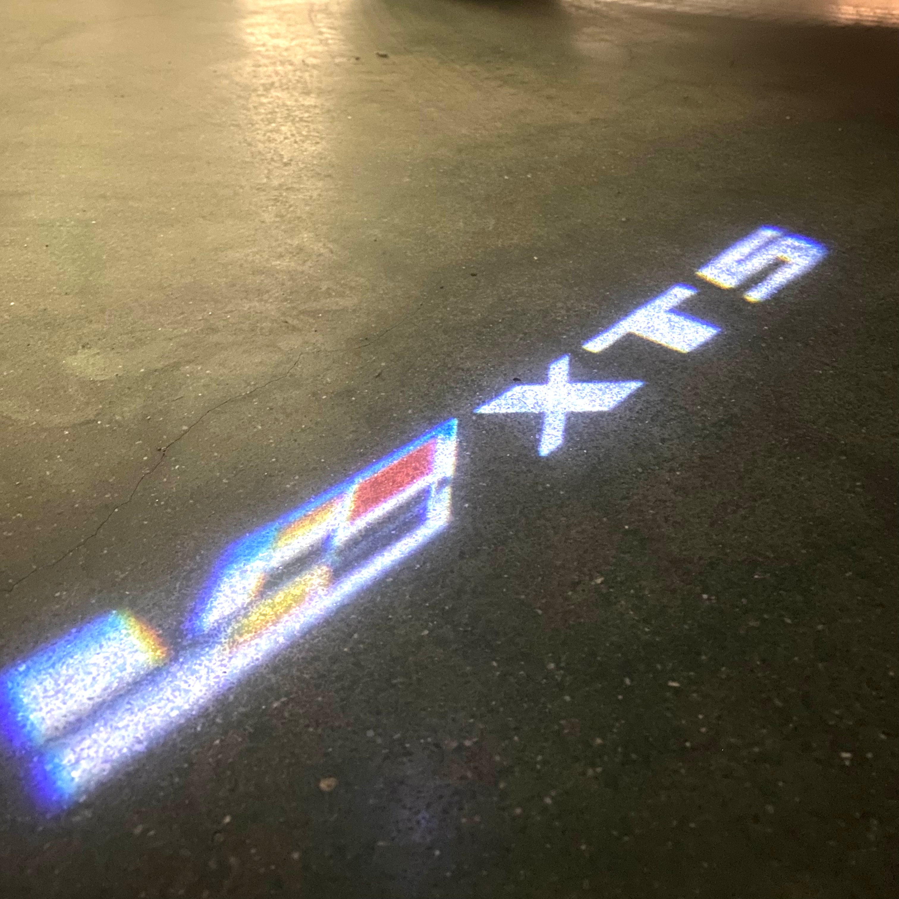 CADILLAC XT5 LOGO PROJECTOT LIGHTS Nr.9803 (quantity 1 = 2 Logo Films /2 door lights）