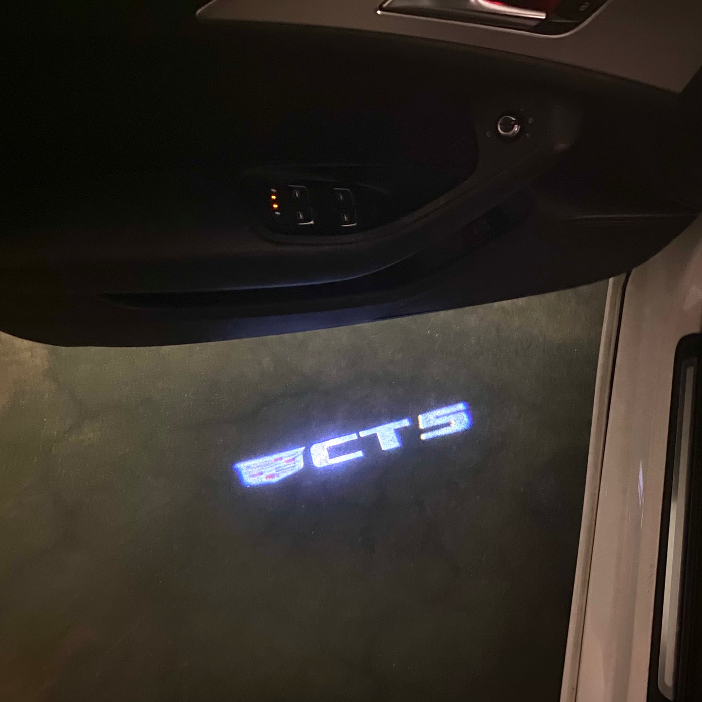 CADILLAC CT5 LOGO PROJECTOT LIGHTS Nr.9790 (quantity 1 = 2 Logo Films /2 door lights）