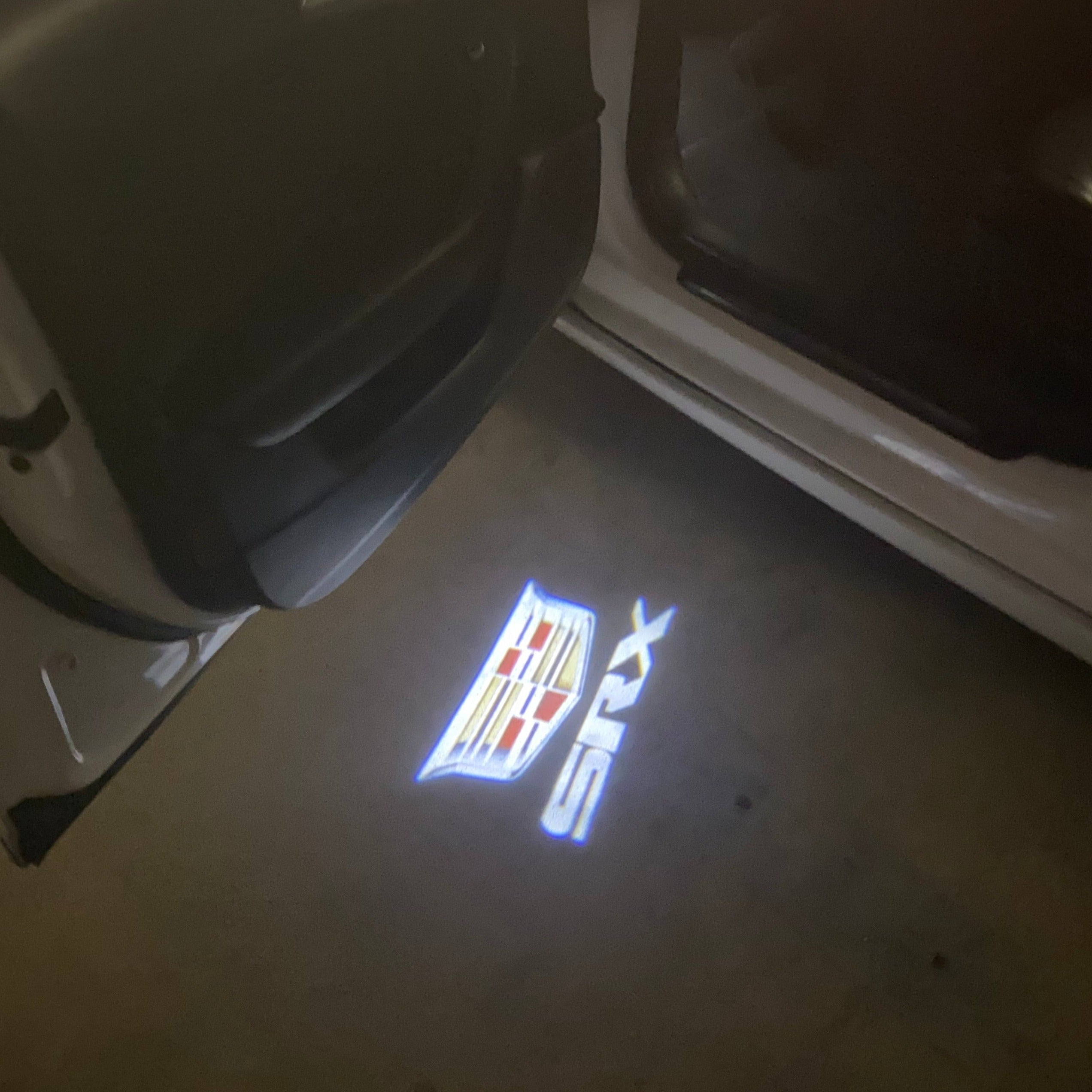 CADILLAC SRX LOGO PROJECTOT LIGHTS Nr.9746 (quantity 1 = 2 Logo Films /2 door lights）