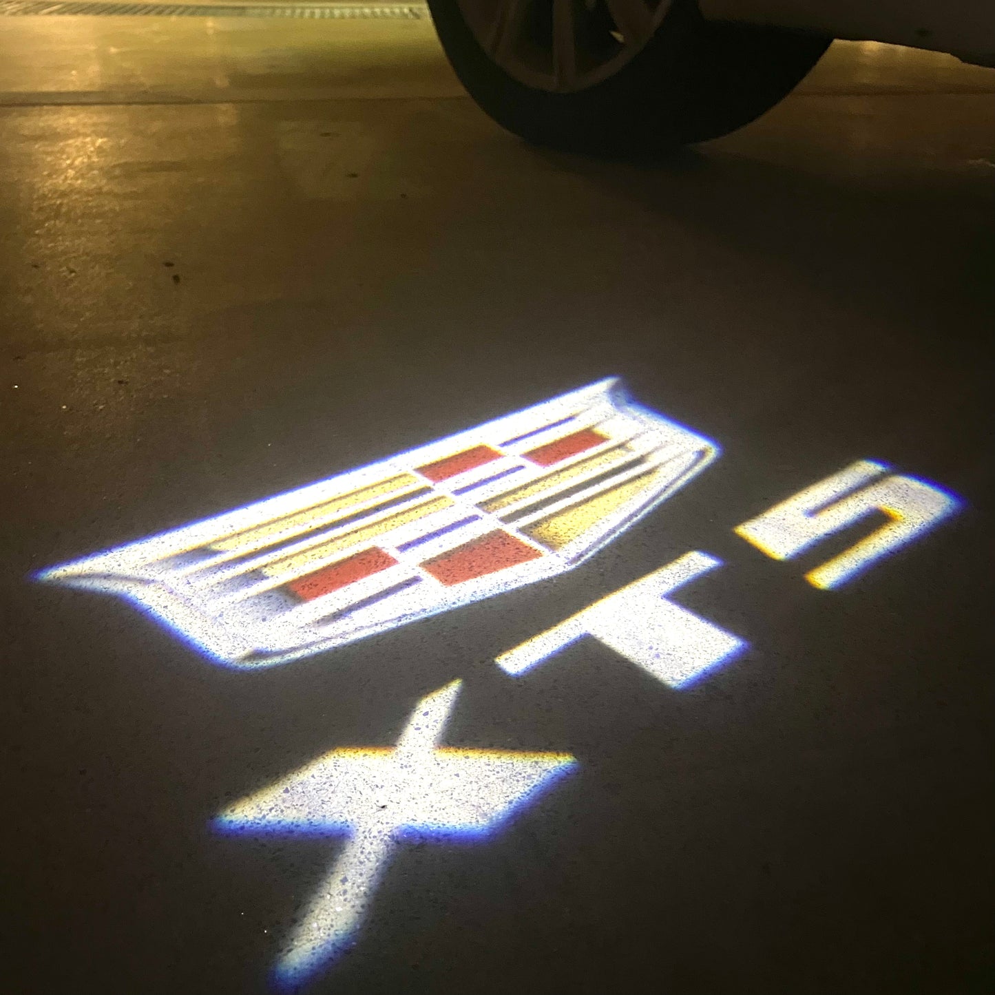 CADILLAC XT5 LOGO PROJECTOT LIGHTS Nr.9741 (quantity 1 = 2 Logo Films /2 door lights）