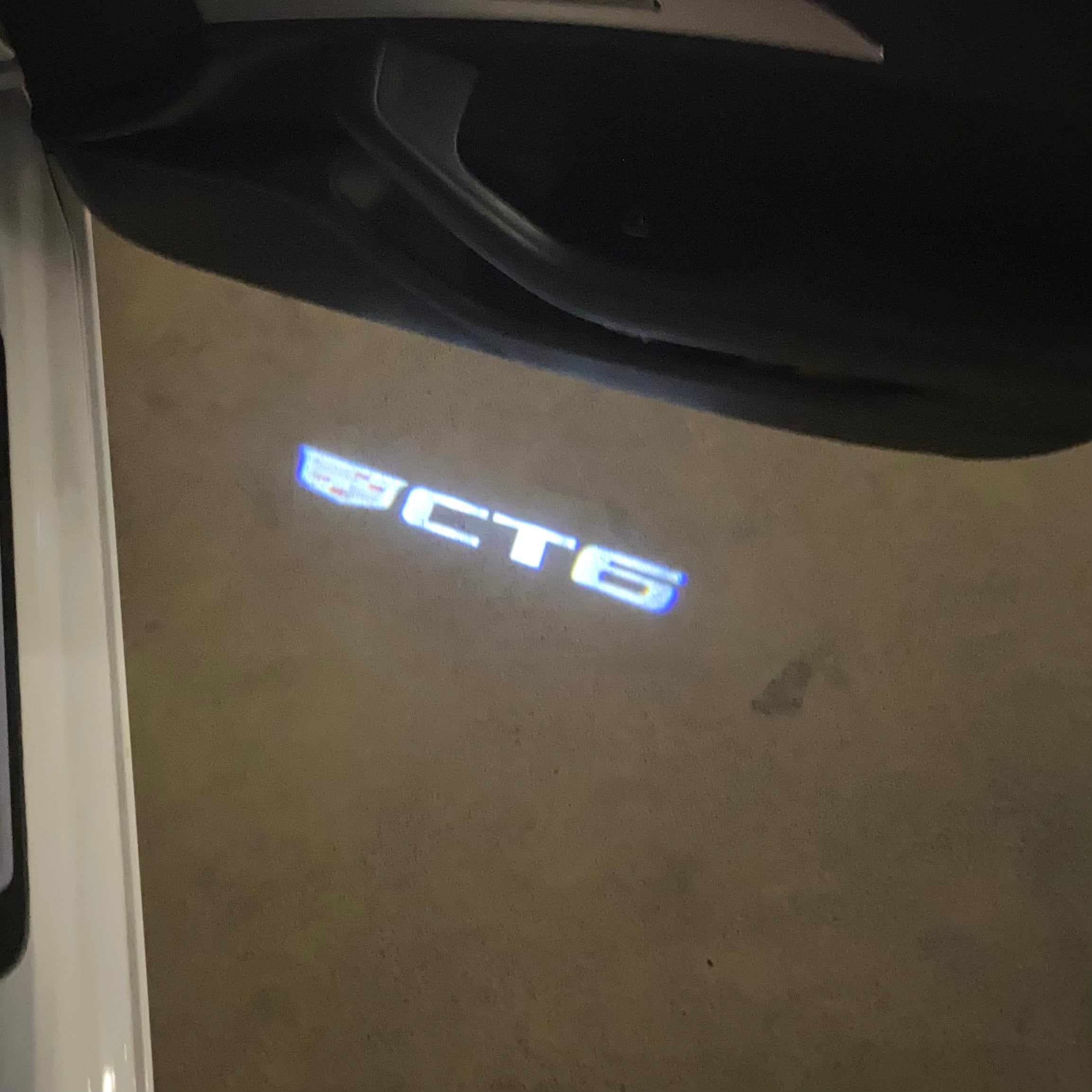 CADILLAC CT6 LOGO PROJECTOT LIGHTS Nr.9795 (quantity 1 = 2 Logo Films /2 door lights）