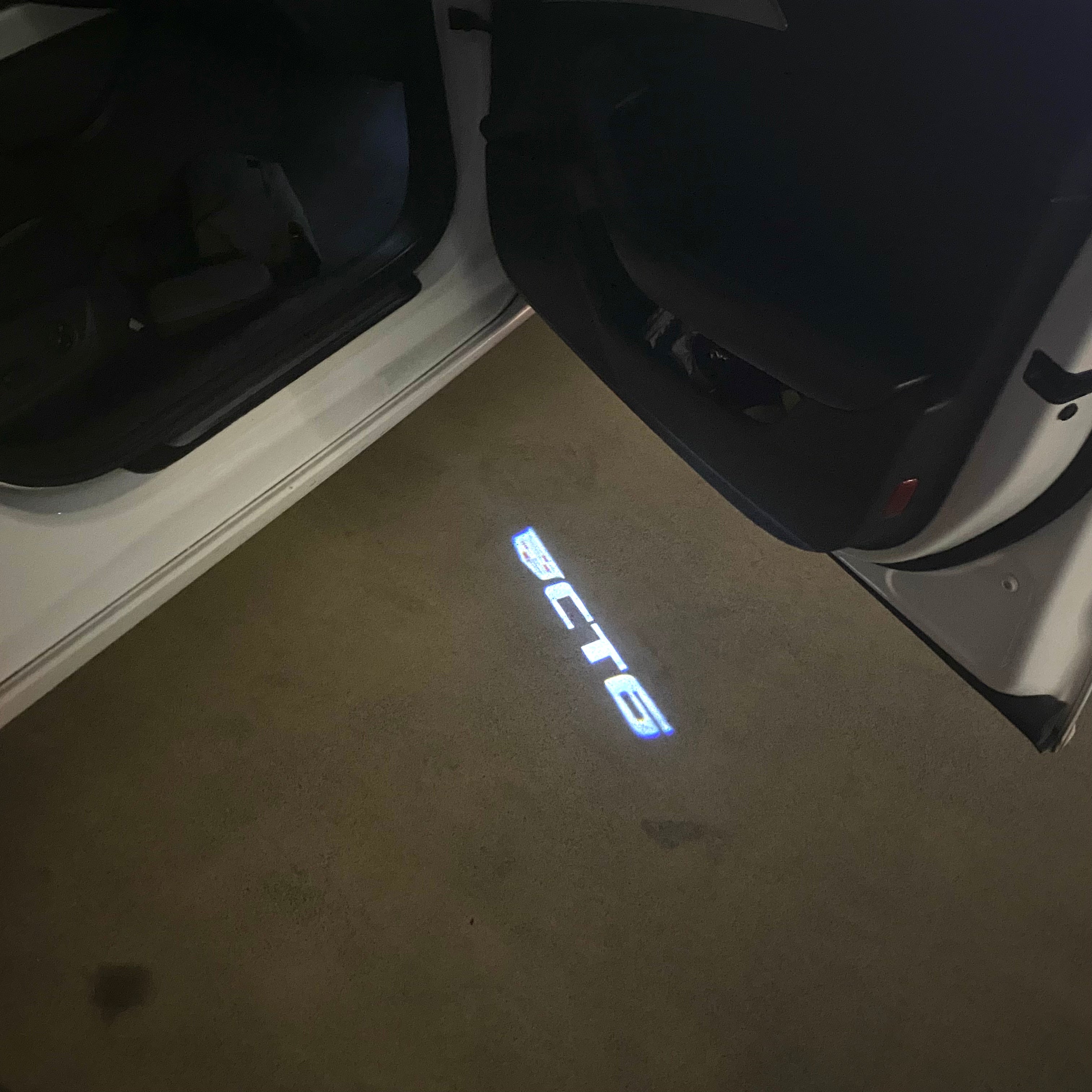 CADILLAC CT6 LOGO PROJECTOT LIGHTS Nr.9795 (quantity 1 = 2 Logo Films /2 door lights）