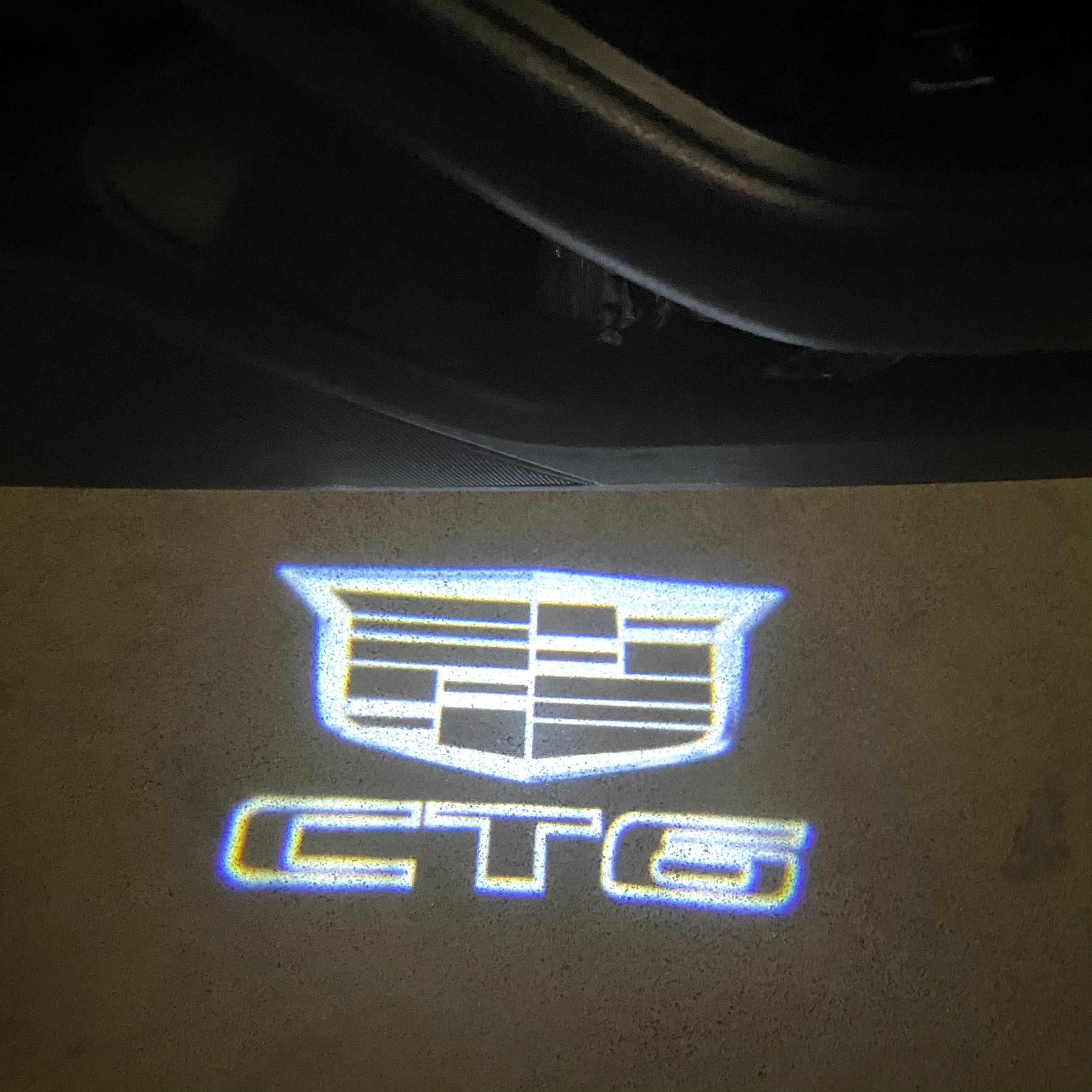 CADILLAC CT6 LOGO PROJECTOT LIGHTS Nr.9733 (quantity 1 = 2 Logo Films /2 door lights）