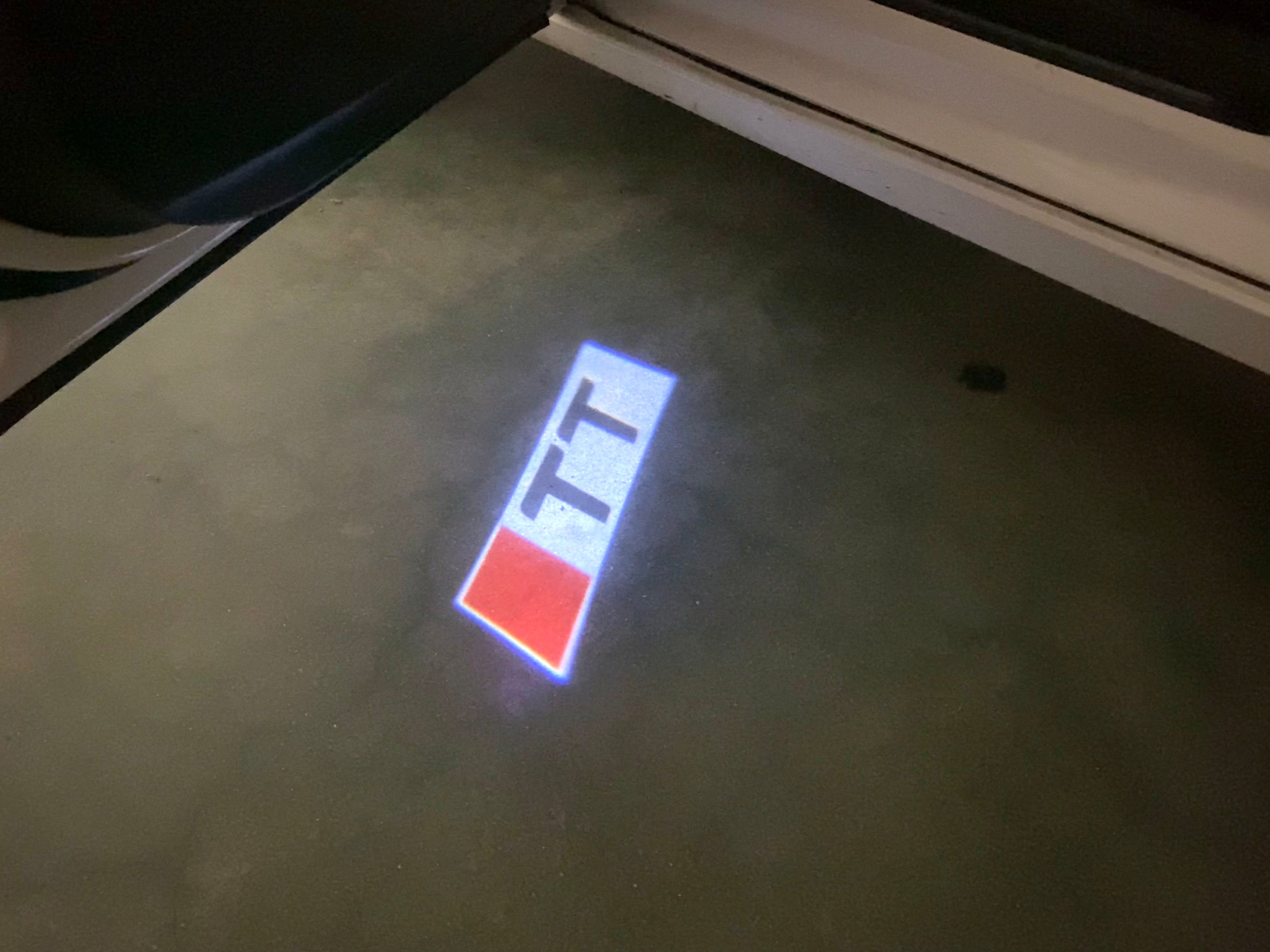 AUDI  TT  LOGO PROJECTOT LIGHTS  (quantity 1 = 2 Logo Films /2 door lights）Nr.12B53