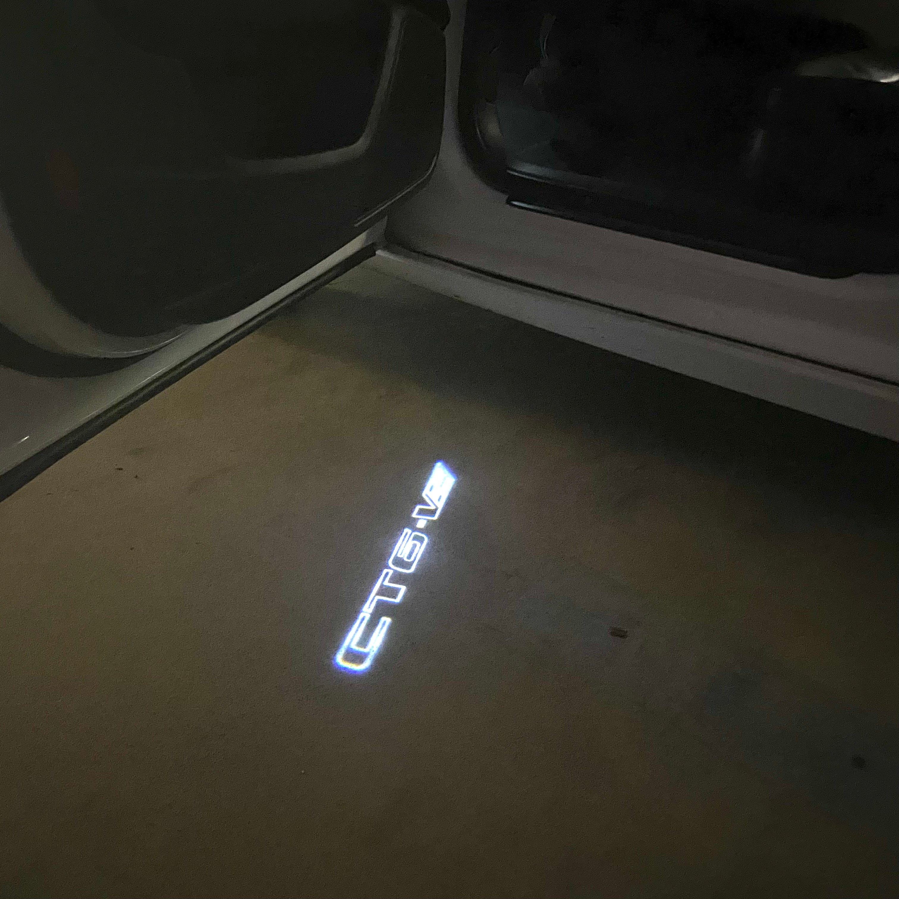 CADILLAC CT6 LOGO PROJECTOT LIGHTS Nr.9789 (quantity 1 = 2 Logo Films /2 door lights）