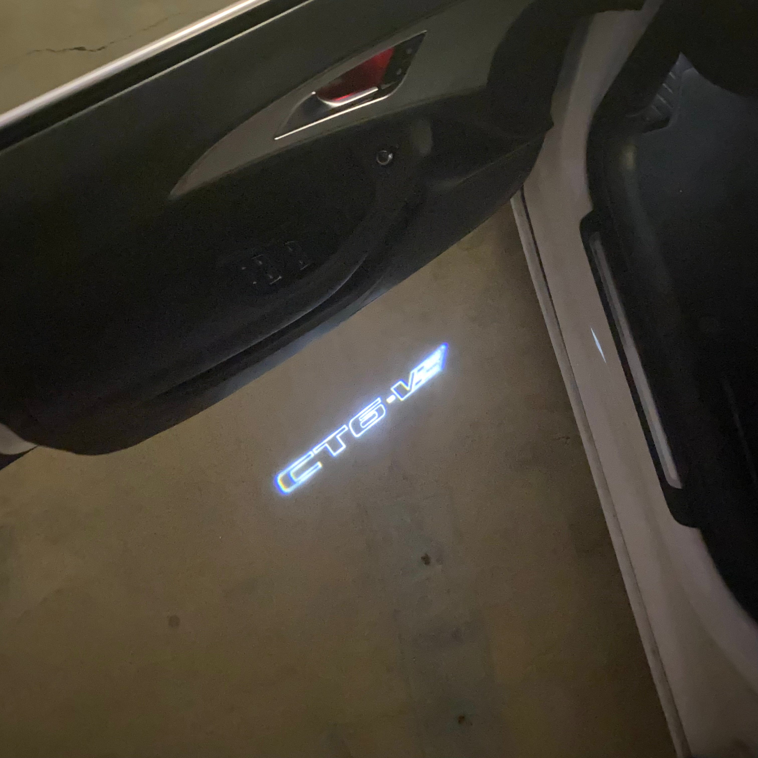 CADILLAC CT6 LOGO PROJECTOT LIGHTS Nr.9789 (quantity 1 = 2 Logo Films /2 door lights）