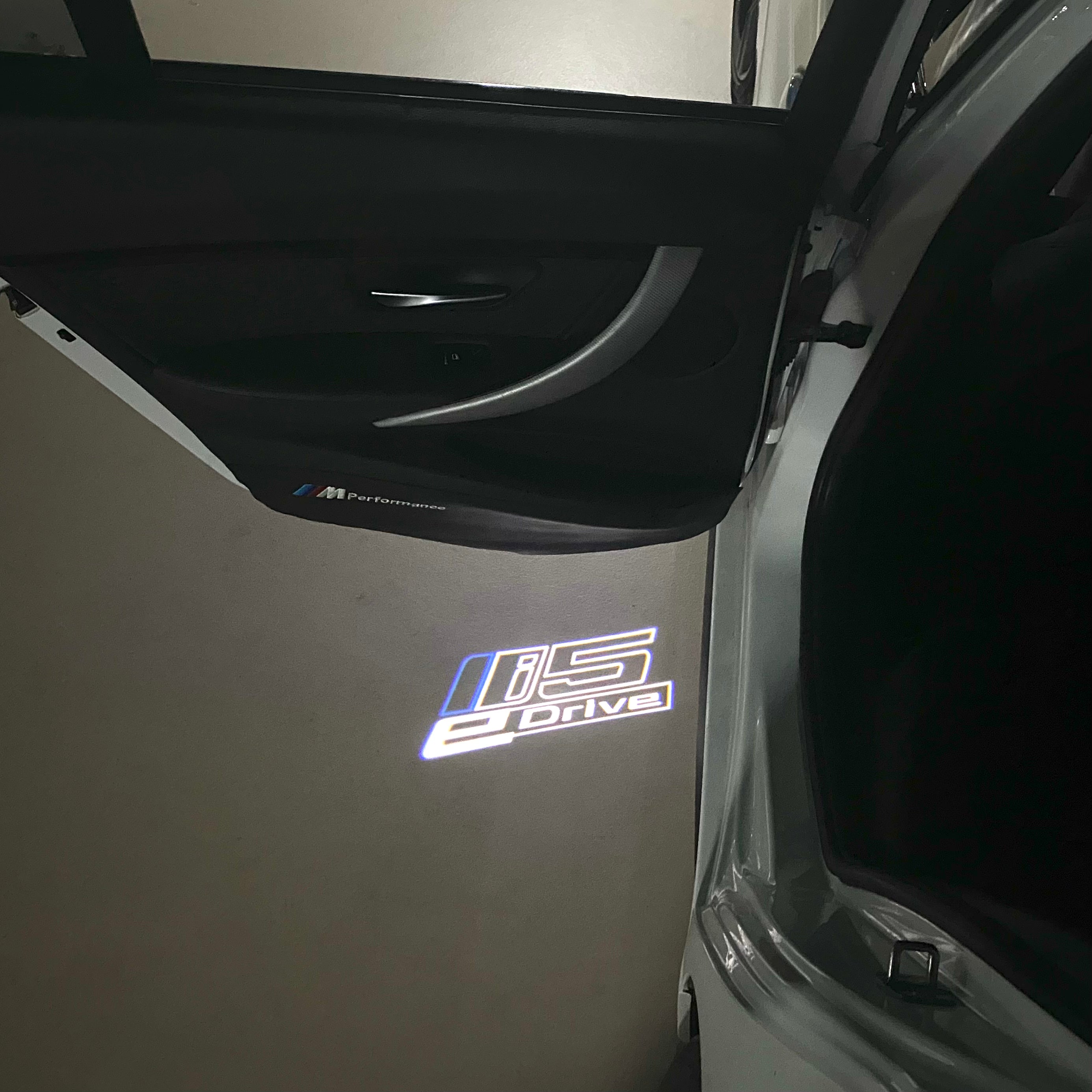 BMW 5 SERIES i5    LOGO PROJECTOT LIGHTS (quantity 1 = 1 sets/2 door lights) Nr.6024q94