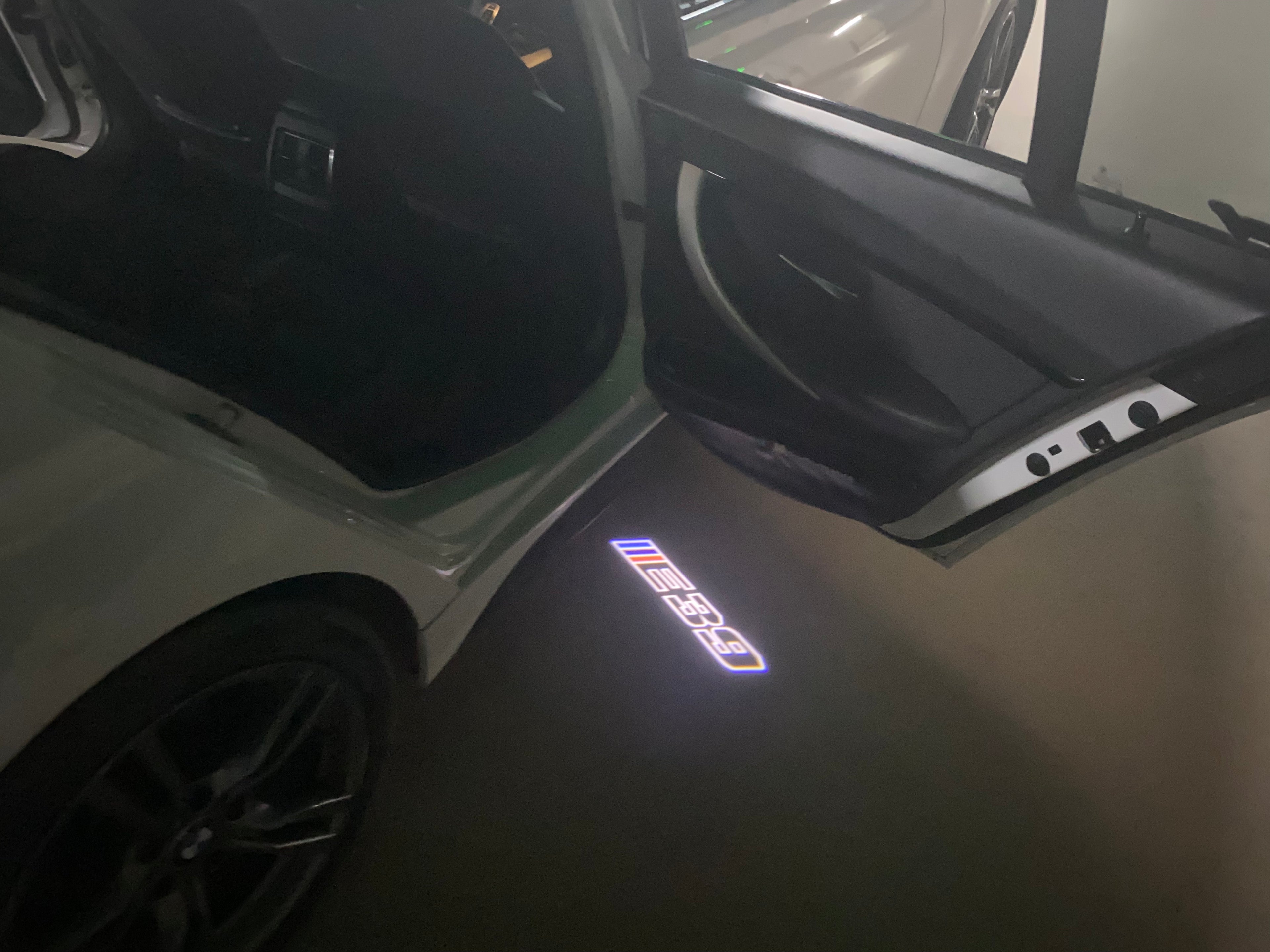 BMW 5 SERIES E39  LOGO PROJECTOT LIGHTS (quantity 1 = 1 sets/2 door lights) Nr.6024q56