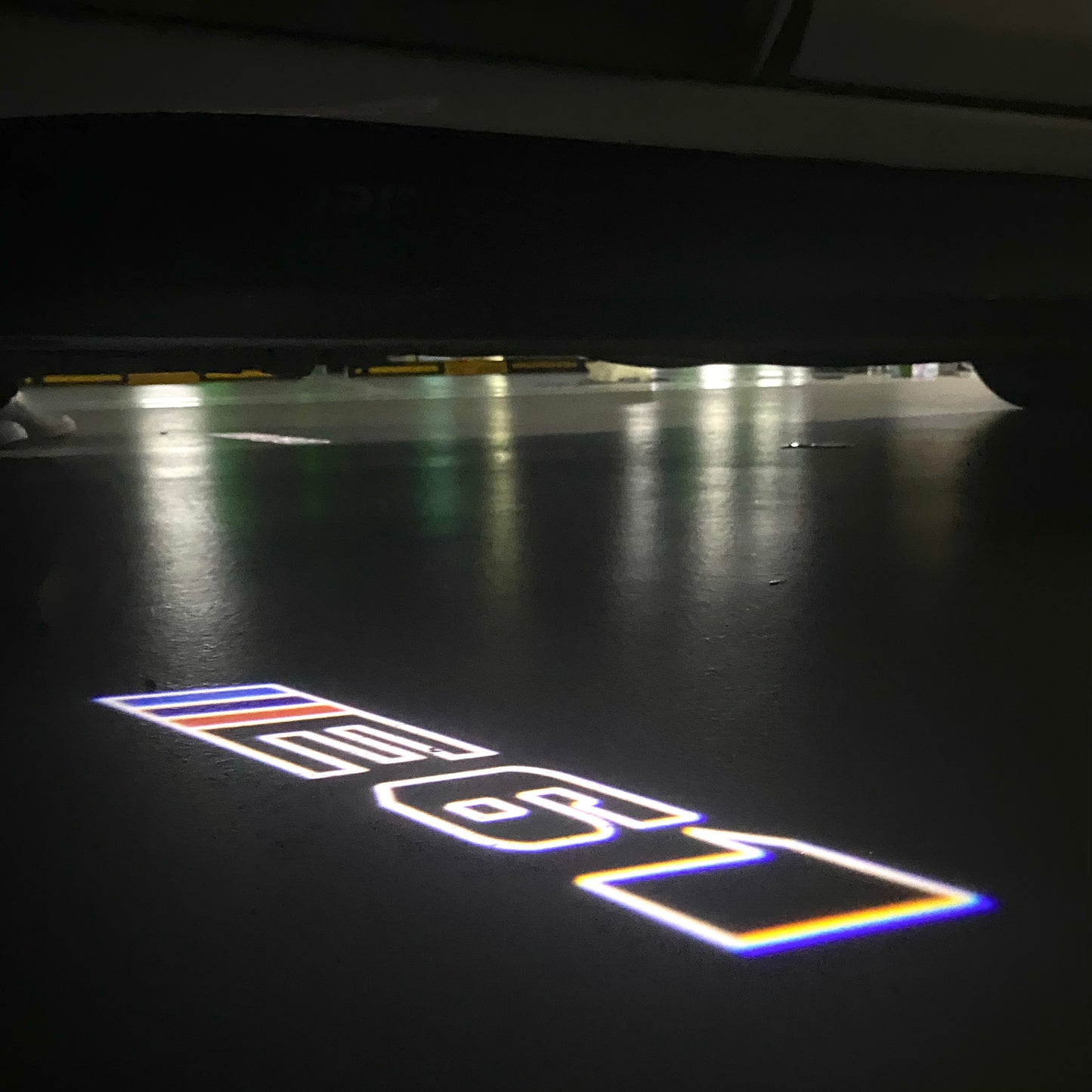 BMW  5 SERIES E61  LOGO PROJECTOT LIGHTS (quantity 1 = 1 sets/2 door lights) Nr.6024q75