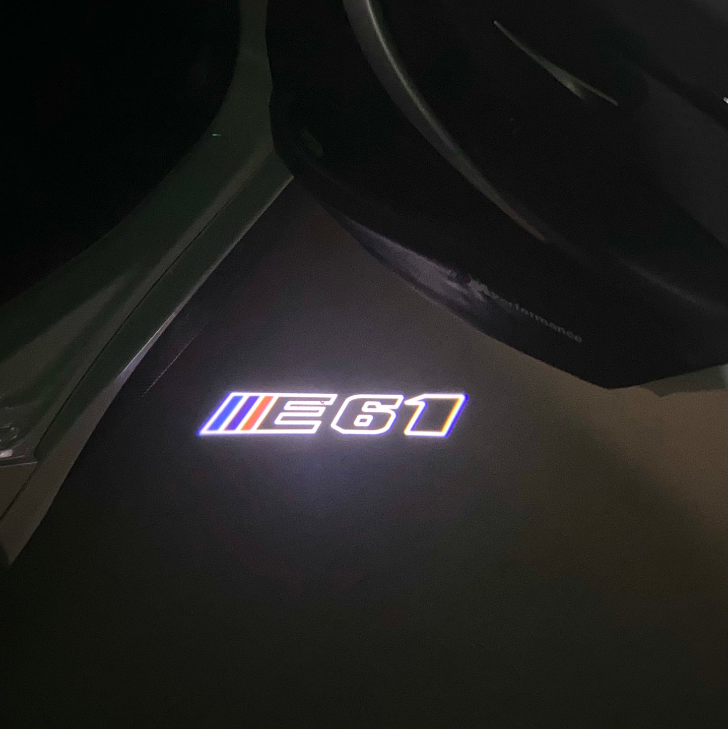 BMW  5 SERIES E61  LOGO PROJECTOT LIGHTS (quantity 1 = 1 sets/2 door lights) Nr.6024q75