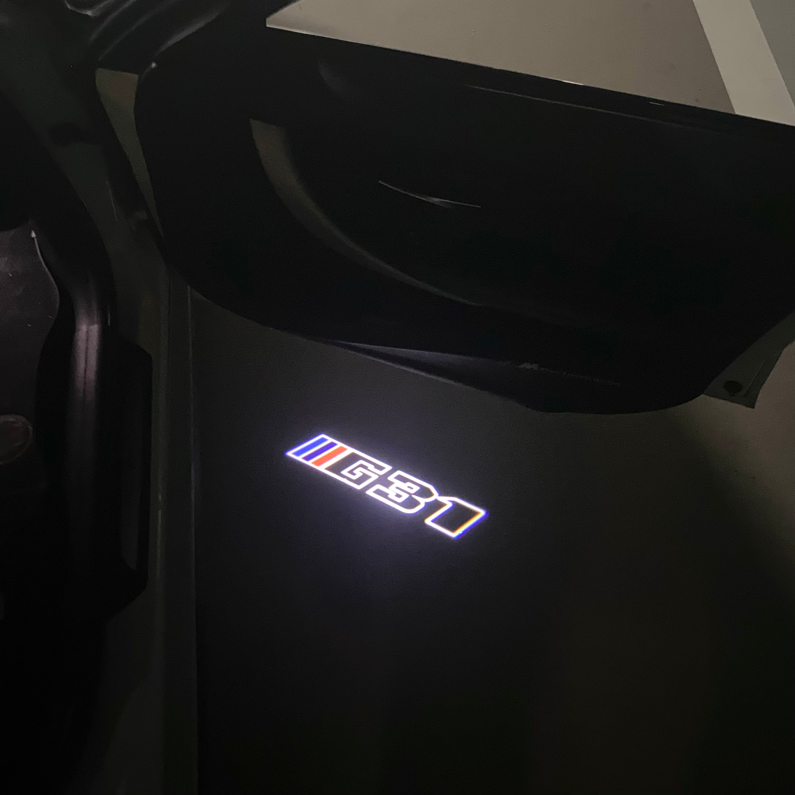 BMW  5 SERIES G31 G31   LOGO PROJECTOT LIGHTS (quantity 1 = 1 sets/2 door lights) Nr.6024q90