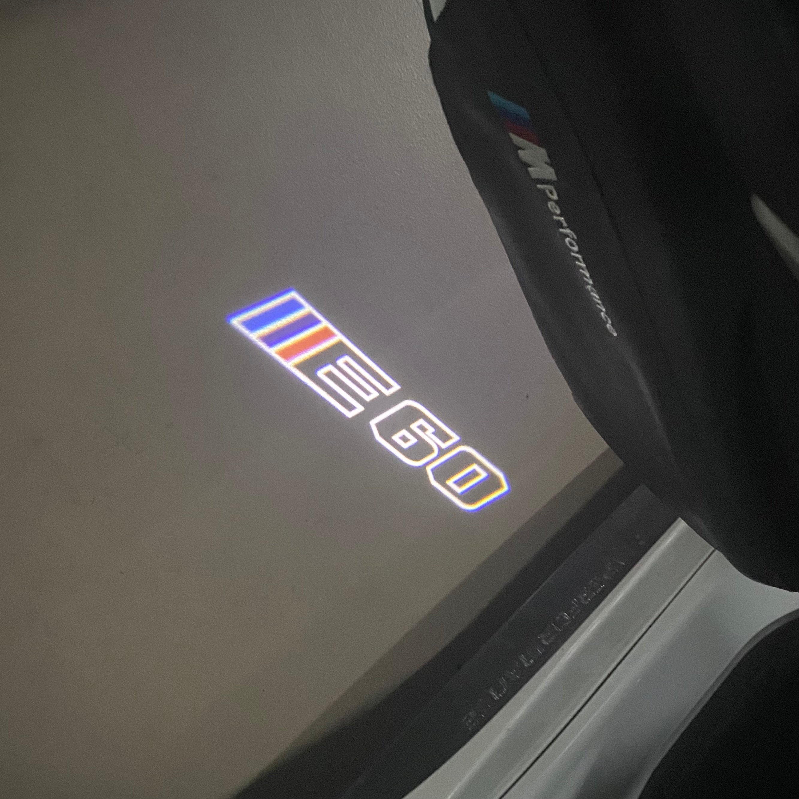 BMW  5 SERIES E60   LOGO PROJECTOT LIGHTS (quantity 1 = 1 sets/2 door lights) Nr.6024q87