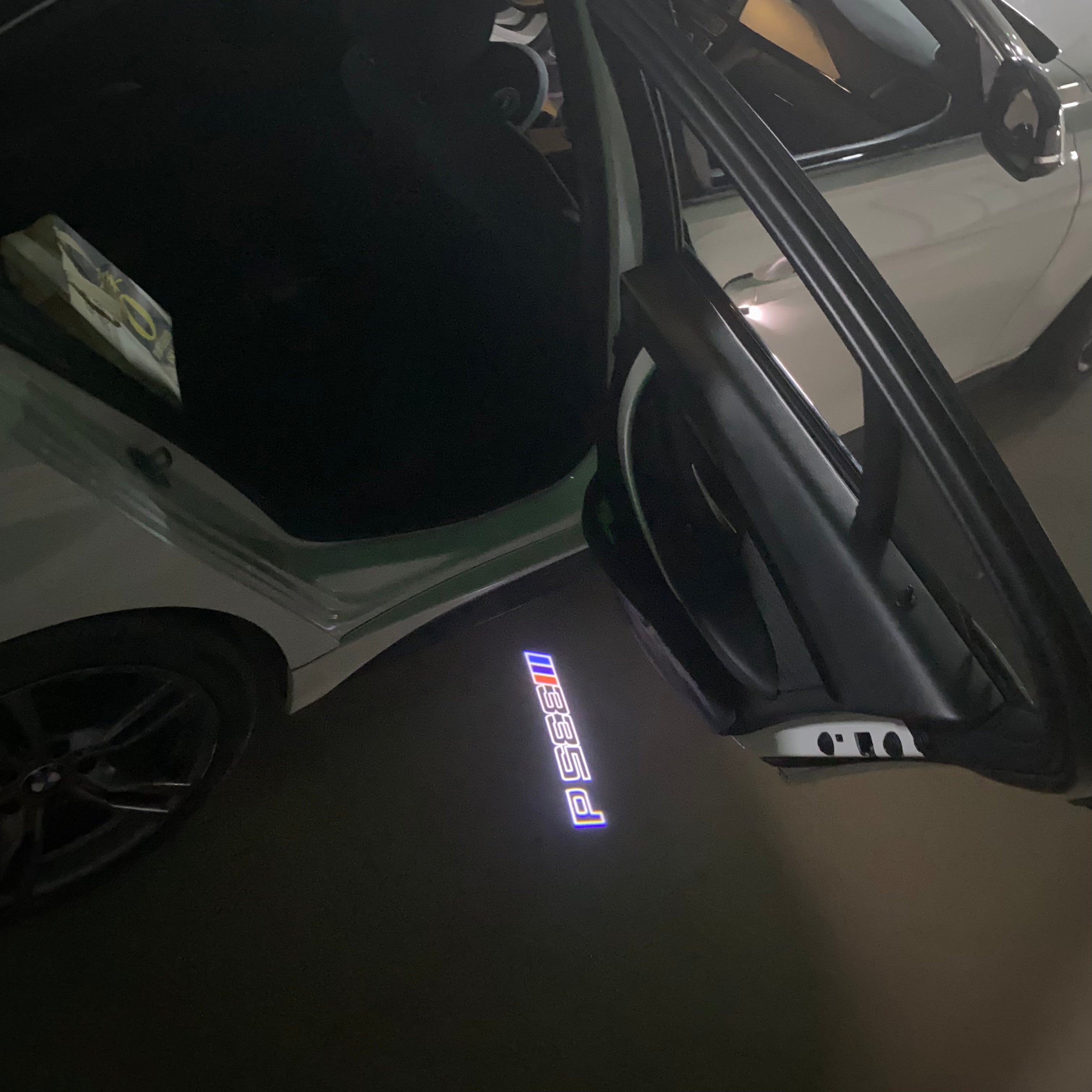 BMW 3 SERIES  335 d    LOGO PROJECTOT LIGHTS (quantity 1 = 1 sets/2 door lights) Nr.6024q42