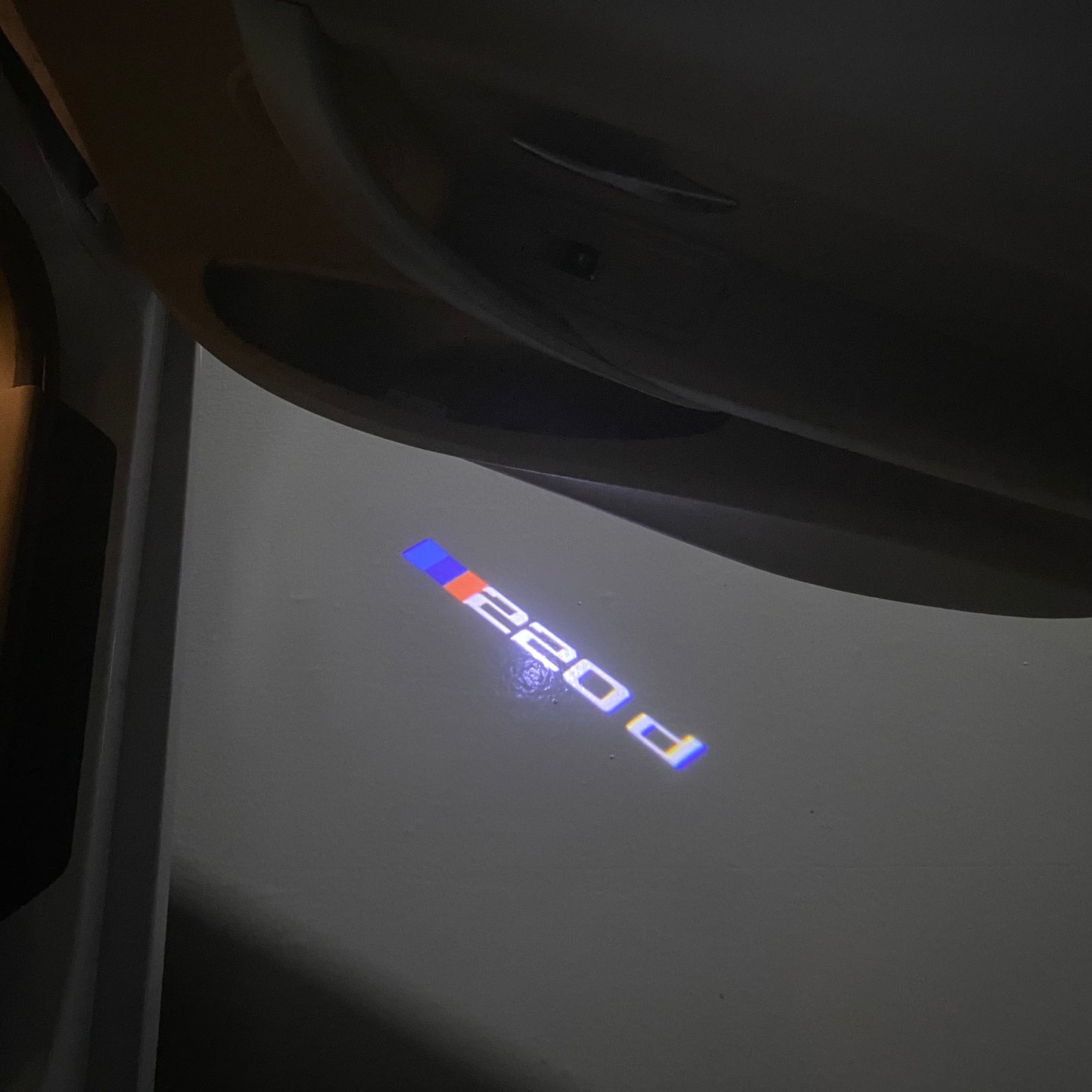 BMW  2 SERIES 220  LOGO PROJECTOT LIGHTS (quantity 1 = 1 sets/2 door lights) Nr.6024q27
