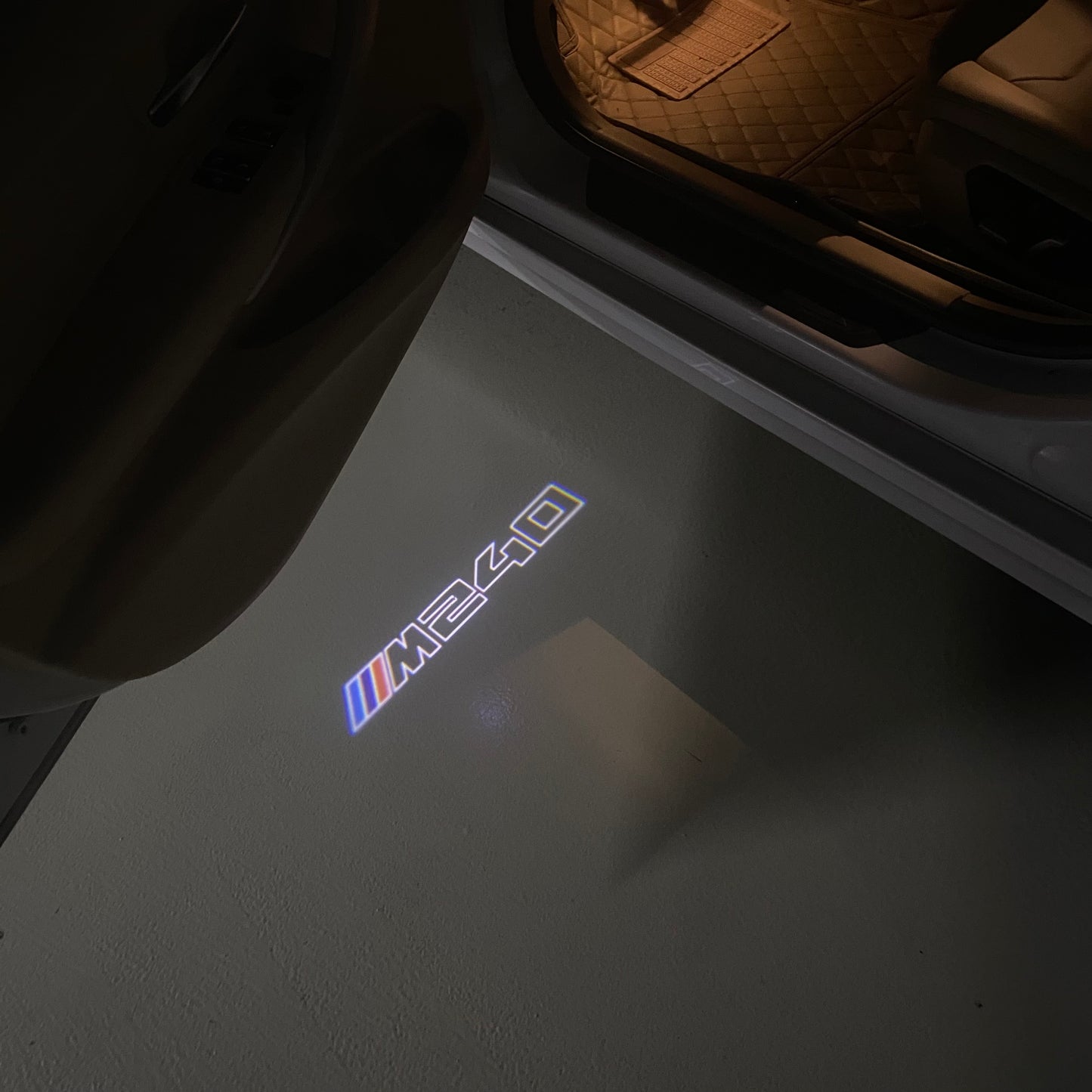 BMW 2 SERIES M240  LOGO PROJECTOT LIGHTS (quantity 1 = 1 sets/2 door lights) Nr.6024t27
