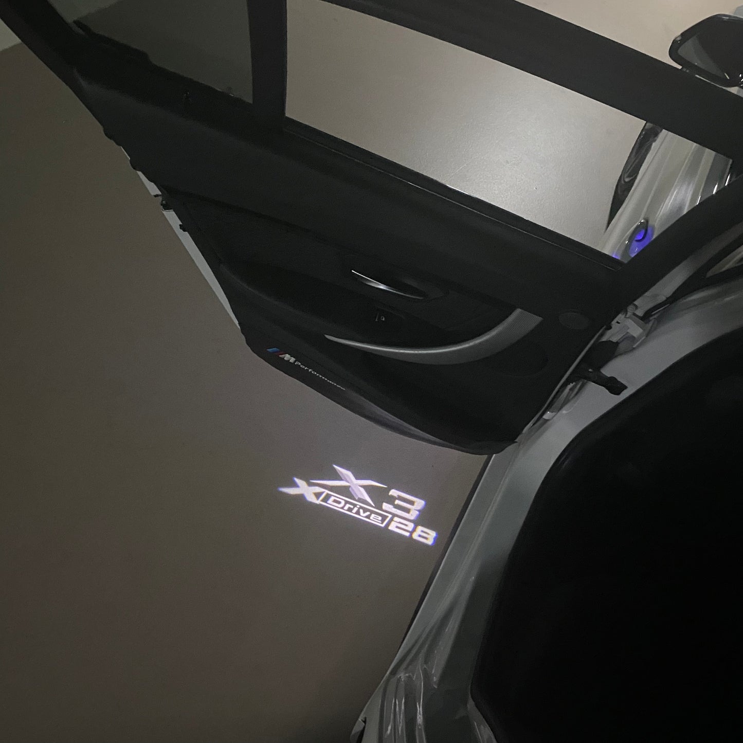 BMW  X3 X drive 28  LOGO PROJECTOT LIGHTS (quantity 1 = 1 sets/2 door lights) Nr.6024q0t24