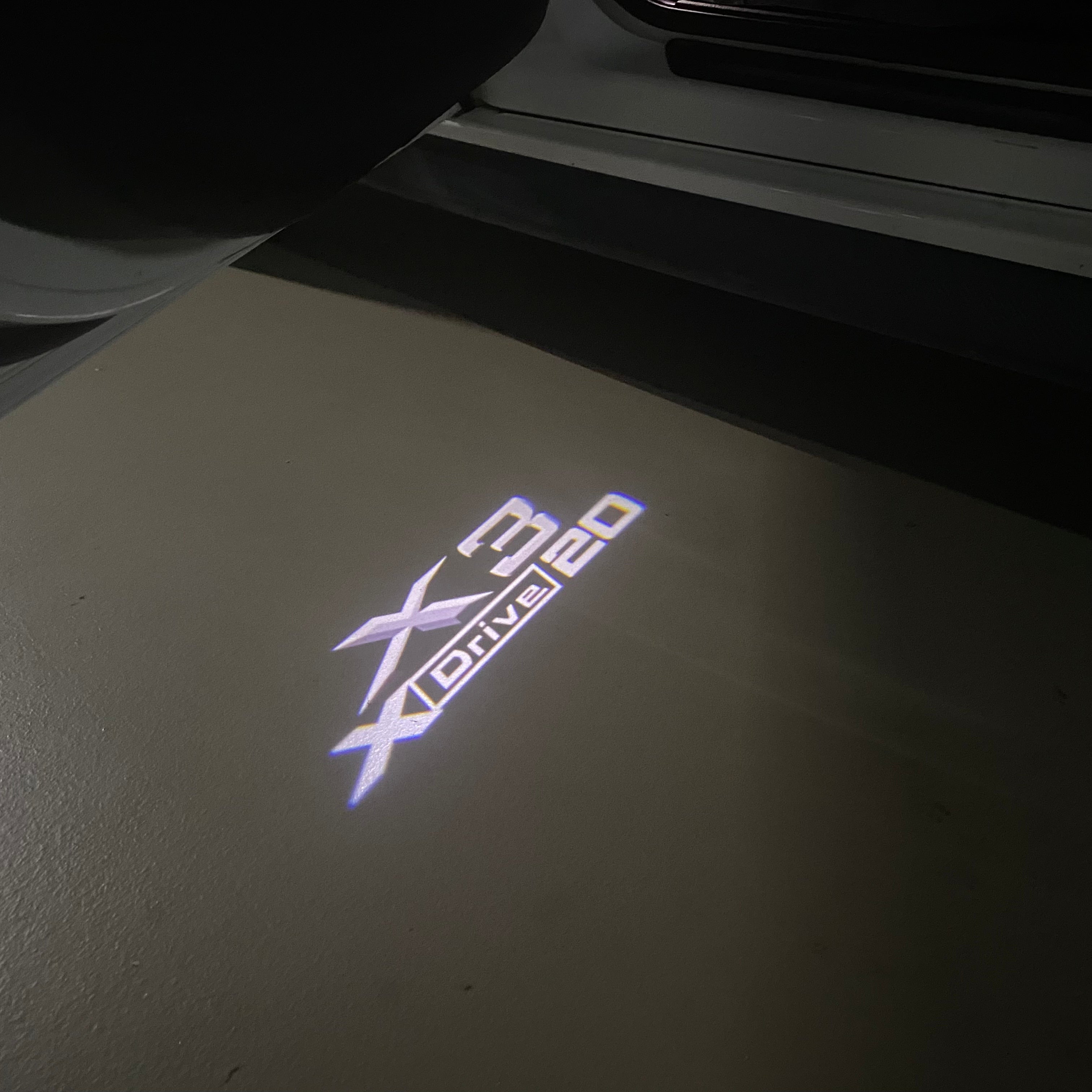 BMW  X3 X drive 20  LOGO PROJECTOT LIGHTS (quantity 1 = 1 sets/2 door lights) Nr.6024q0t18