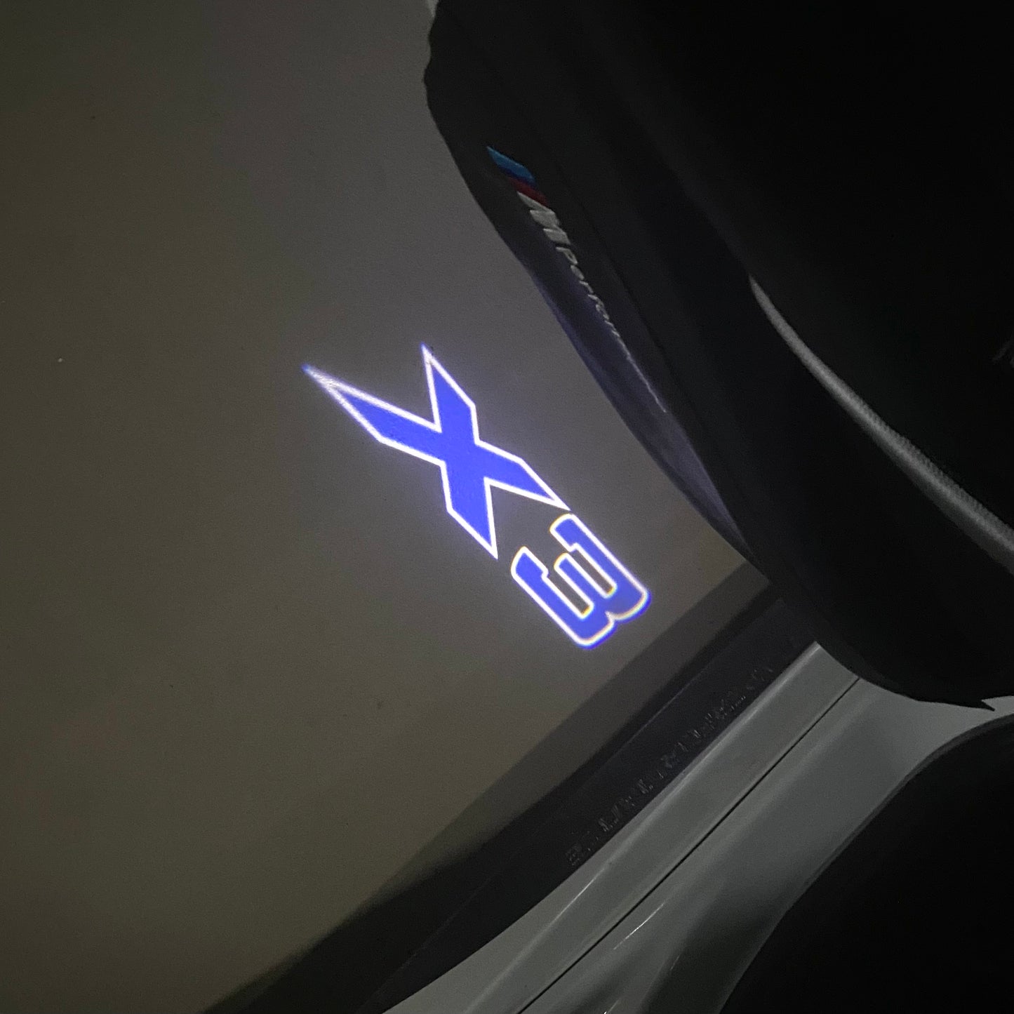 BMW  X3   LOGO PROJECTOT LIGHTS (quantity 1 = 1 sets/2 door lights) Nr.6024q0t17）