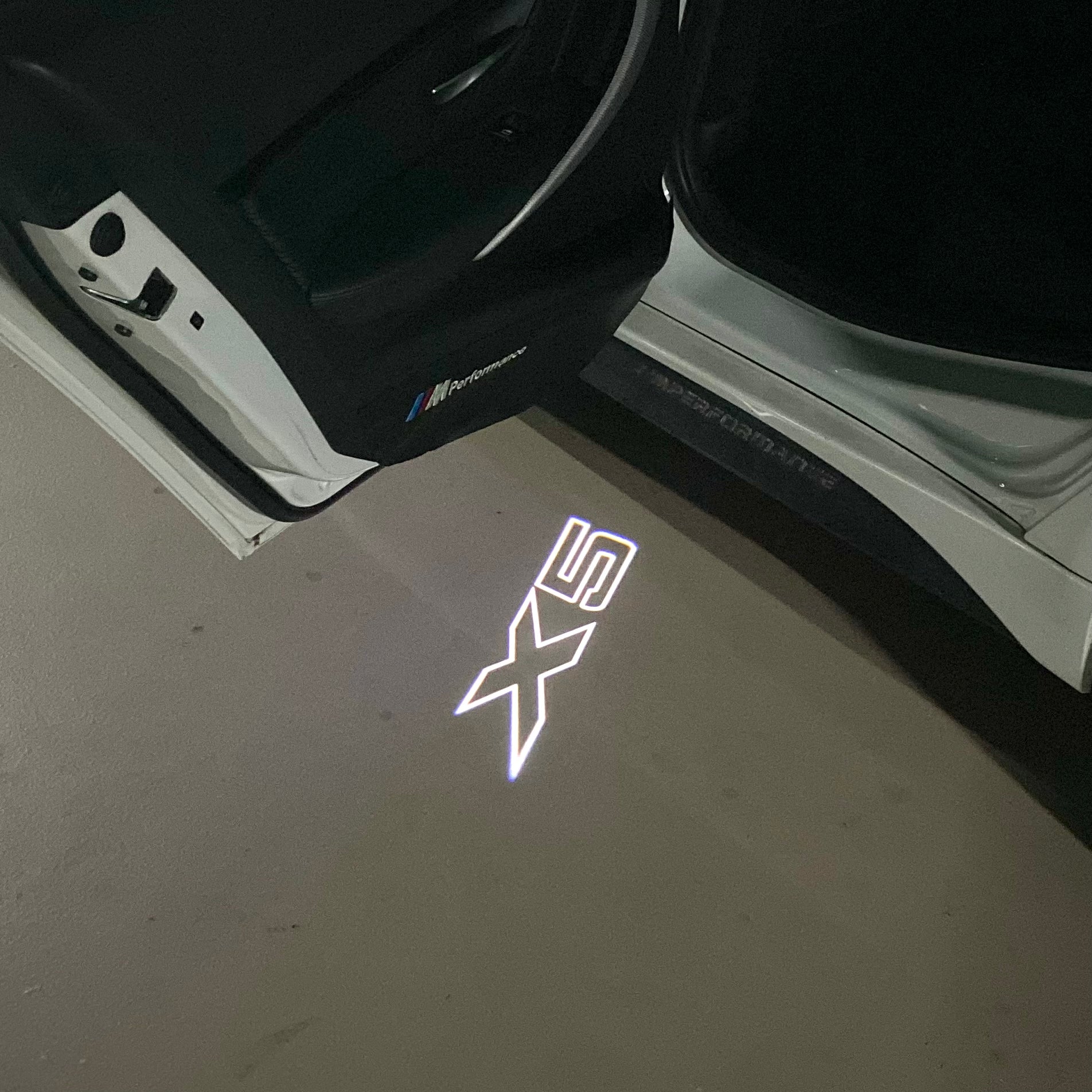 BMW X5    LOGO PROJECTOT LIGHTS (quantity 1 = 1 sets/2 door lights) Nr.6024q0t067