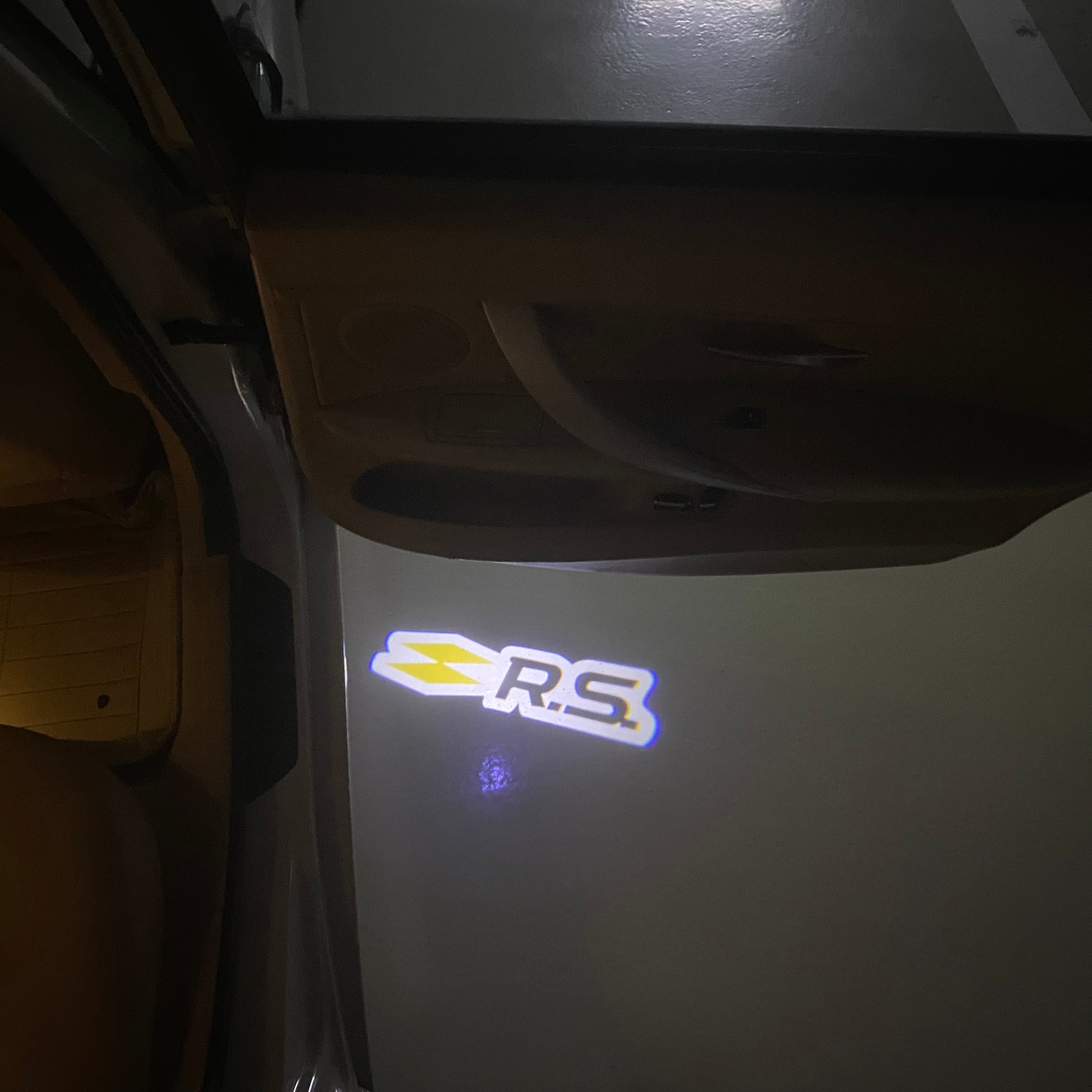 RENAULT RS LOGO PROJECROTR LIGHTS Nr.0955 (quantity  1 =  2 Logo Film & 2 door lights)