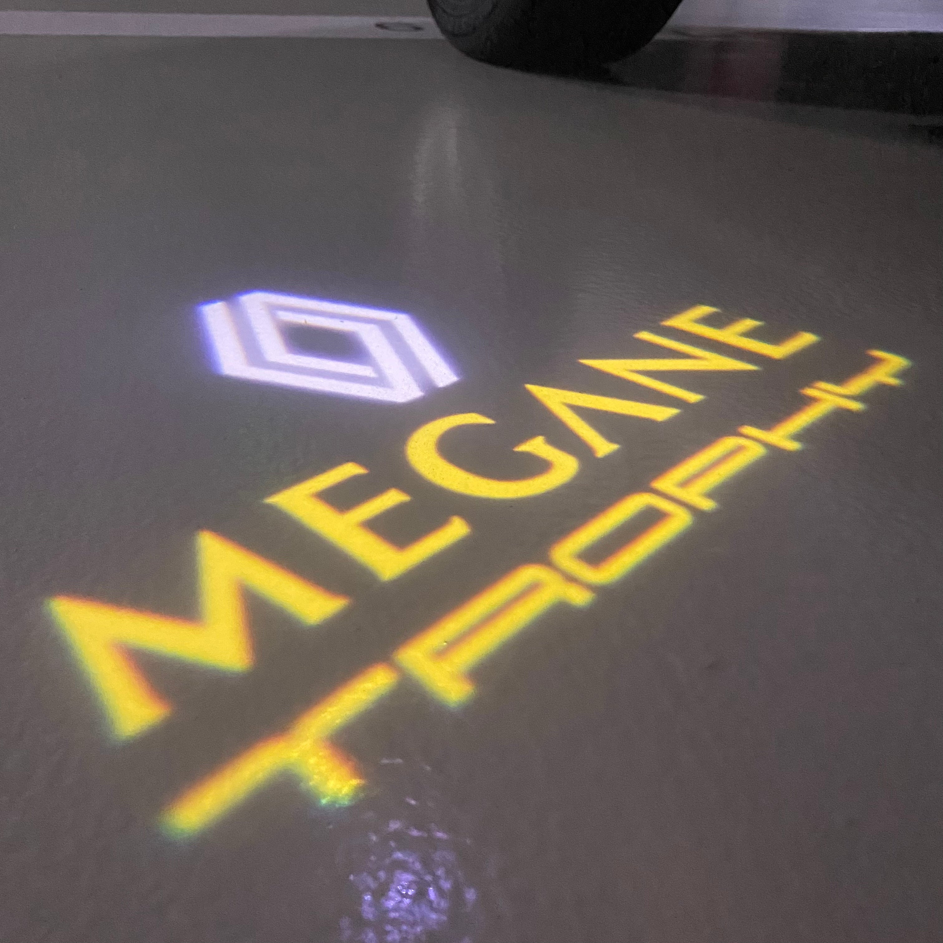 RENAULT MEGANE LOGO PROJECROTR LIGHTS Nr.0945(quantity  1 =  2 Logo Film & 2 door lights)