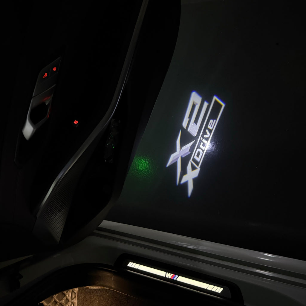BMW M3 LOGO PROJECTOR LIGHTS Nr.24 (الكمية 1 = 1 مجموعة / 2 أضواء باب)