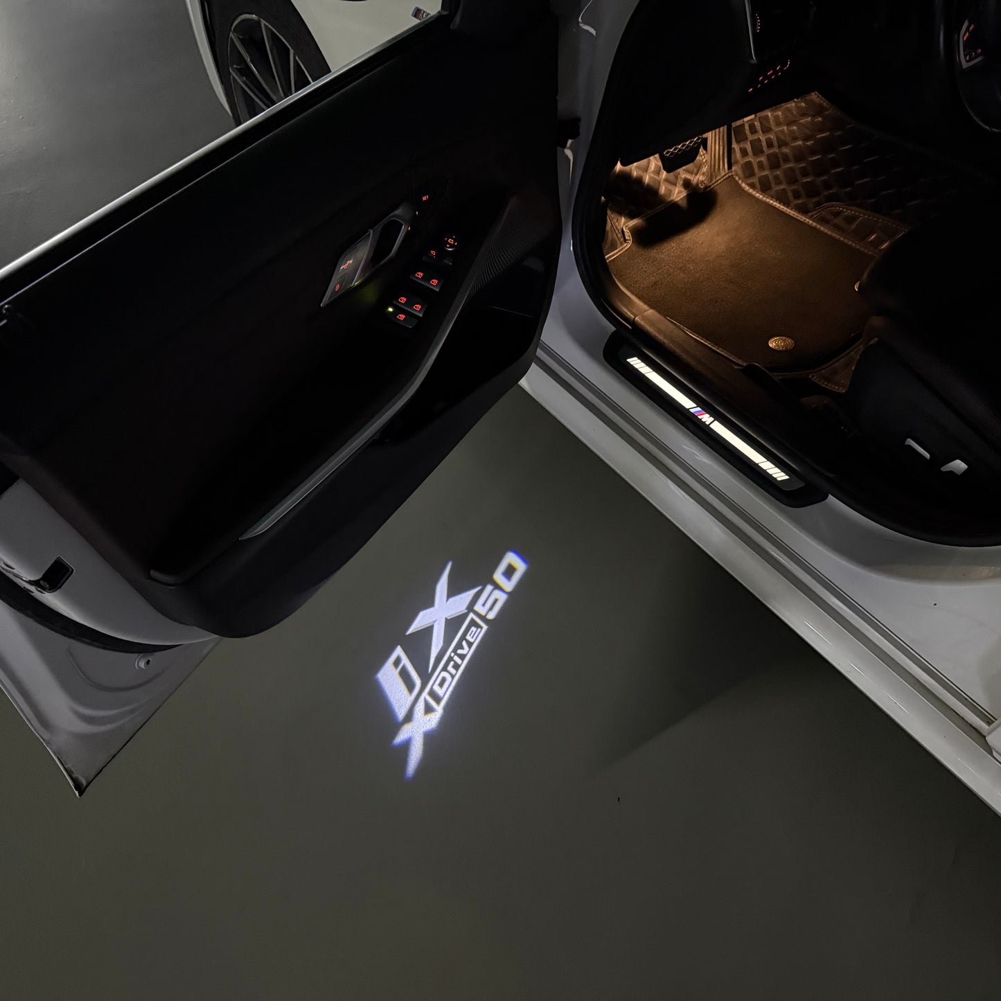 BMW iX  X Drive  LOGO PROJECTOT LIGHTS (quantity 1 = 1 sets/2 door lights) Nr.6024q136
