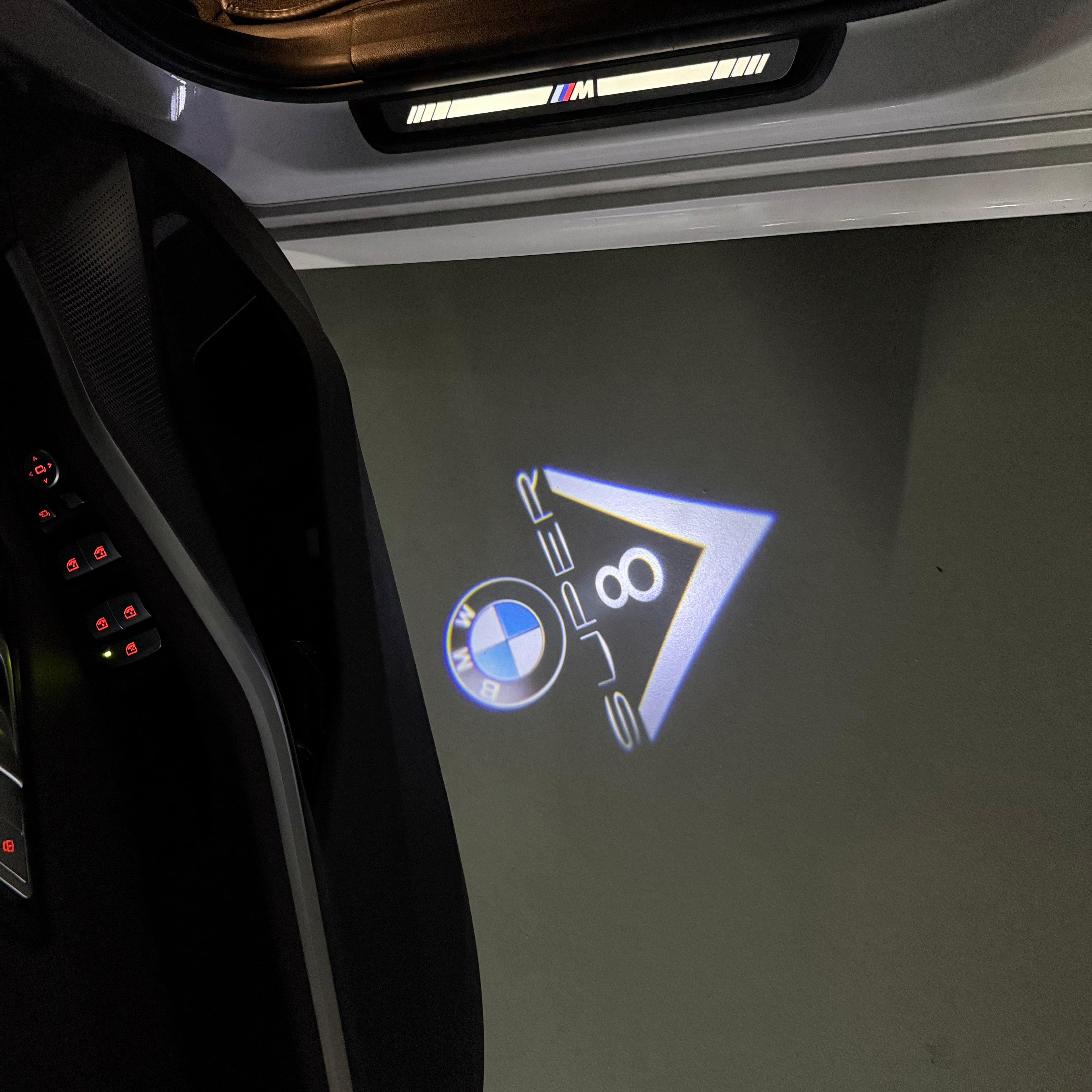 BMW V8  LOGO PROJECTOT LIGHTS (quantity 1 = 1 sets/2 door lights) Nr.6024q0t086