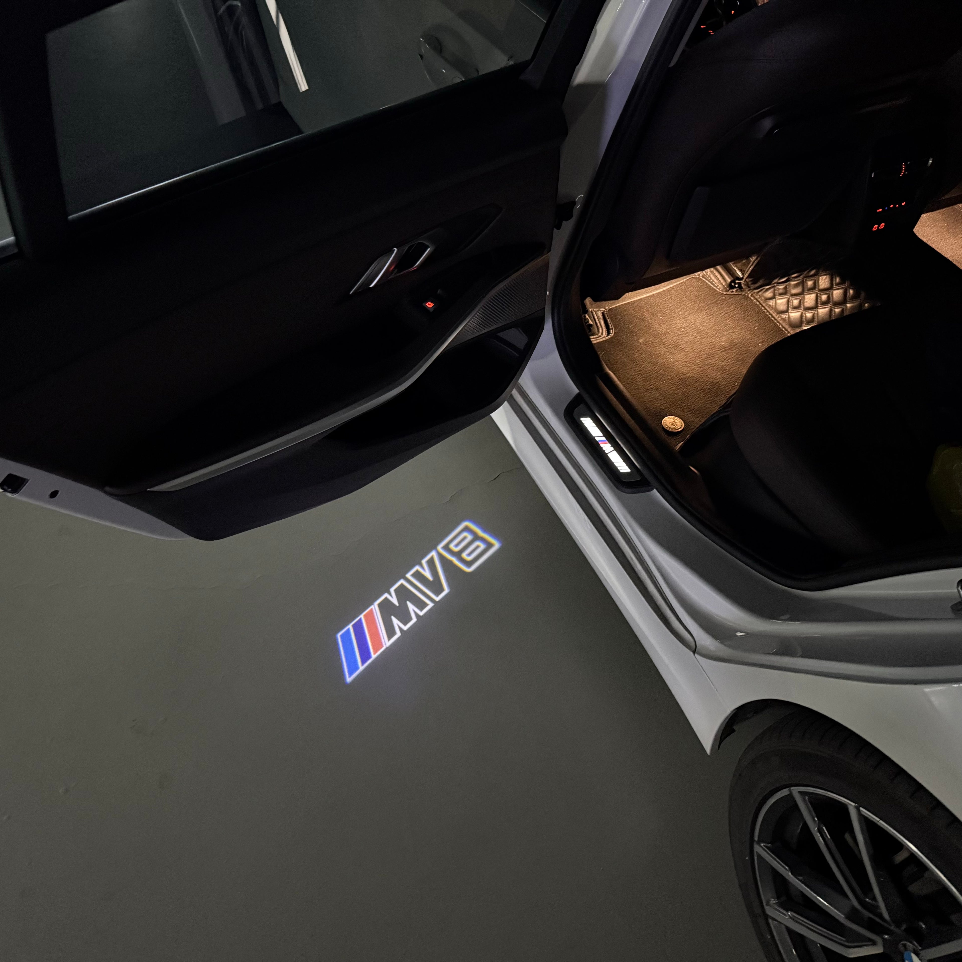 BMW M V8  LOGO PROJECTOT LIGHTS (quantity 1 = 1 sets/2 door lights) Nr.6024q0t090