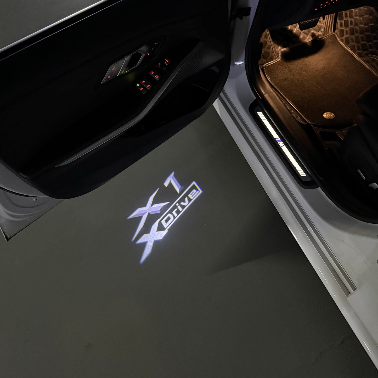 BMW X1 X Drive  LOGO PROJECTOT LIGHTS (quantity 1 = 1 sets/2 door lights) Nr.6024q08
