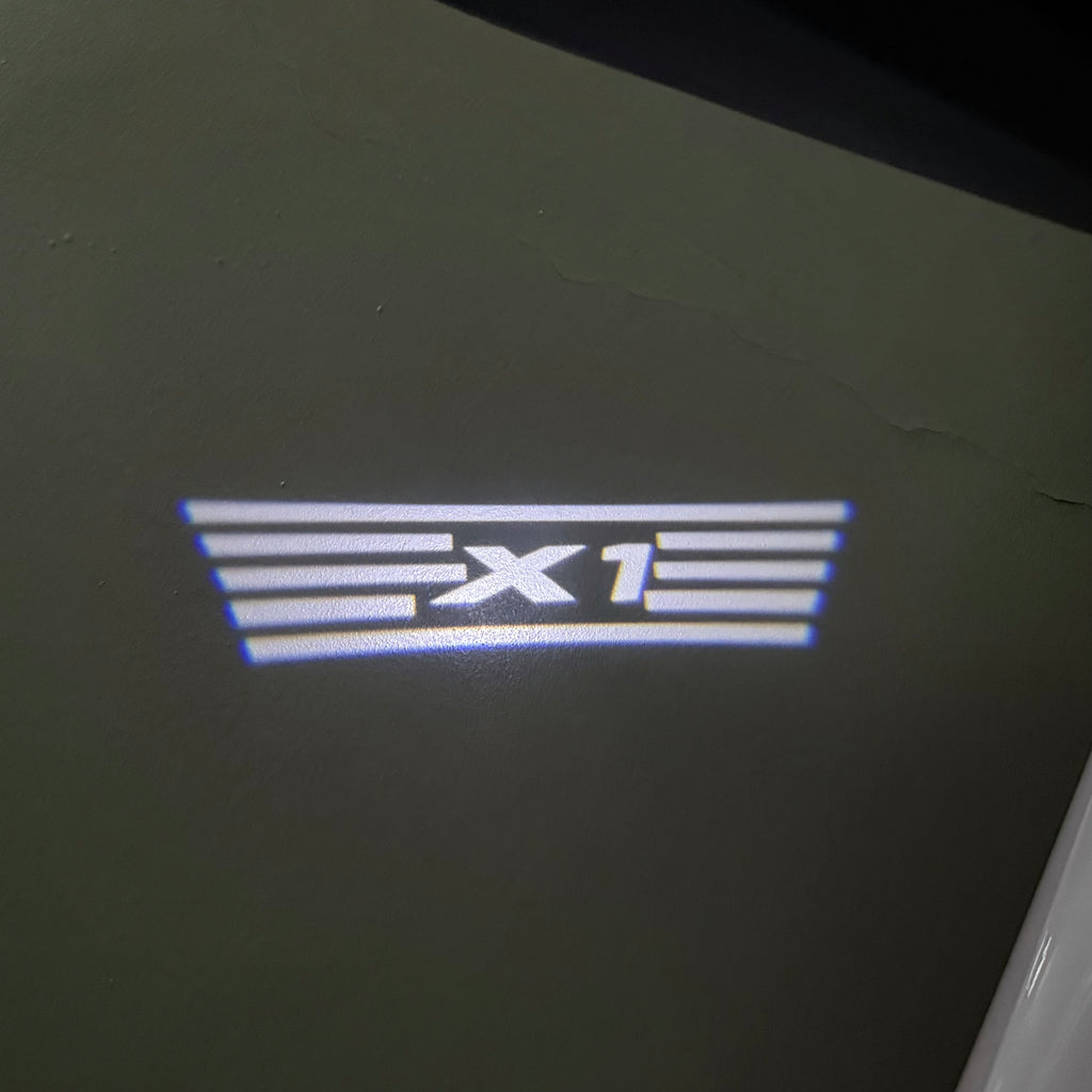 BMW M3 LOGO PROJECTOR LIGHTS Nr.24 (الكمية 1 = 1 مجموعة / 2 أضواء باب)