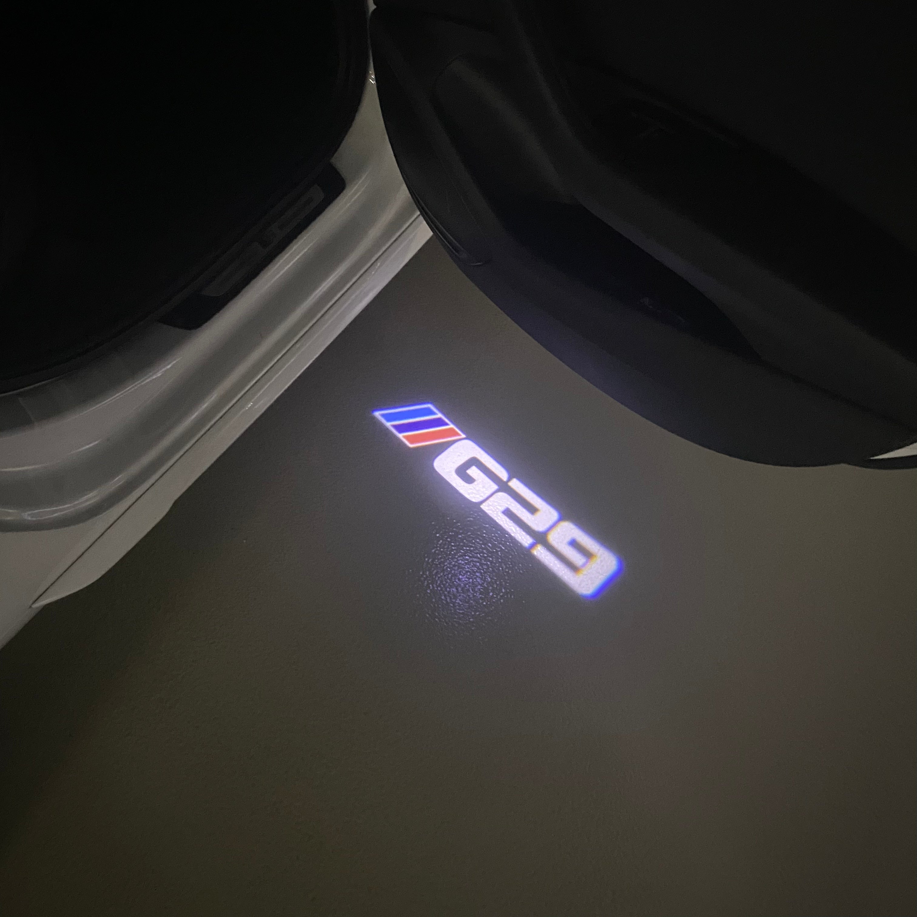 BMW Z4 / Z4M G29  LOGO PROJECTOT LIGHTS (quantity 1 = 1 sets/2 door lights) Nr.6024t06