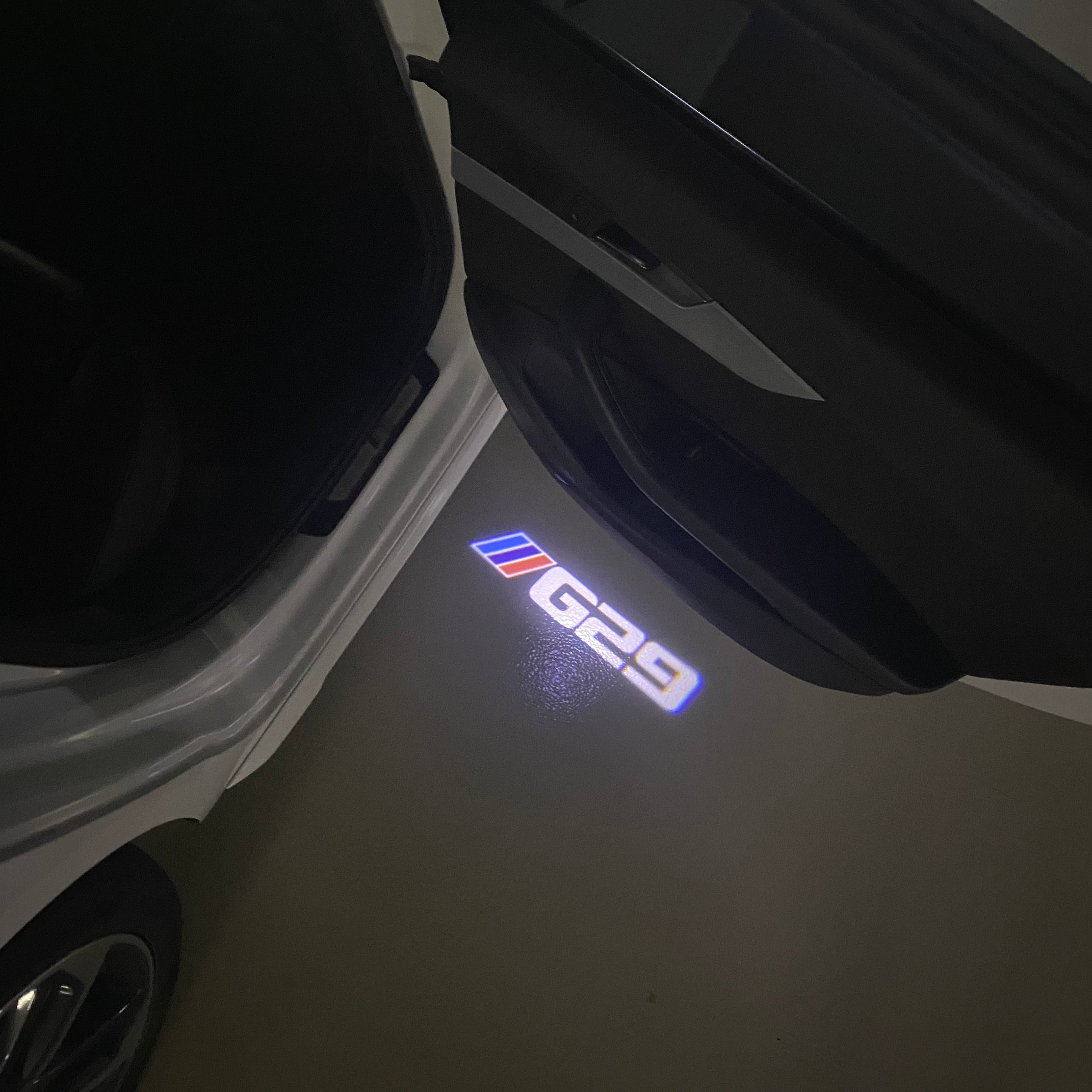 BMW Z4 / Z4M G29  LOGO PROJECTOT LIGHTS (quantity 1 = 1 sets/2 door lights) Nr.6024t06