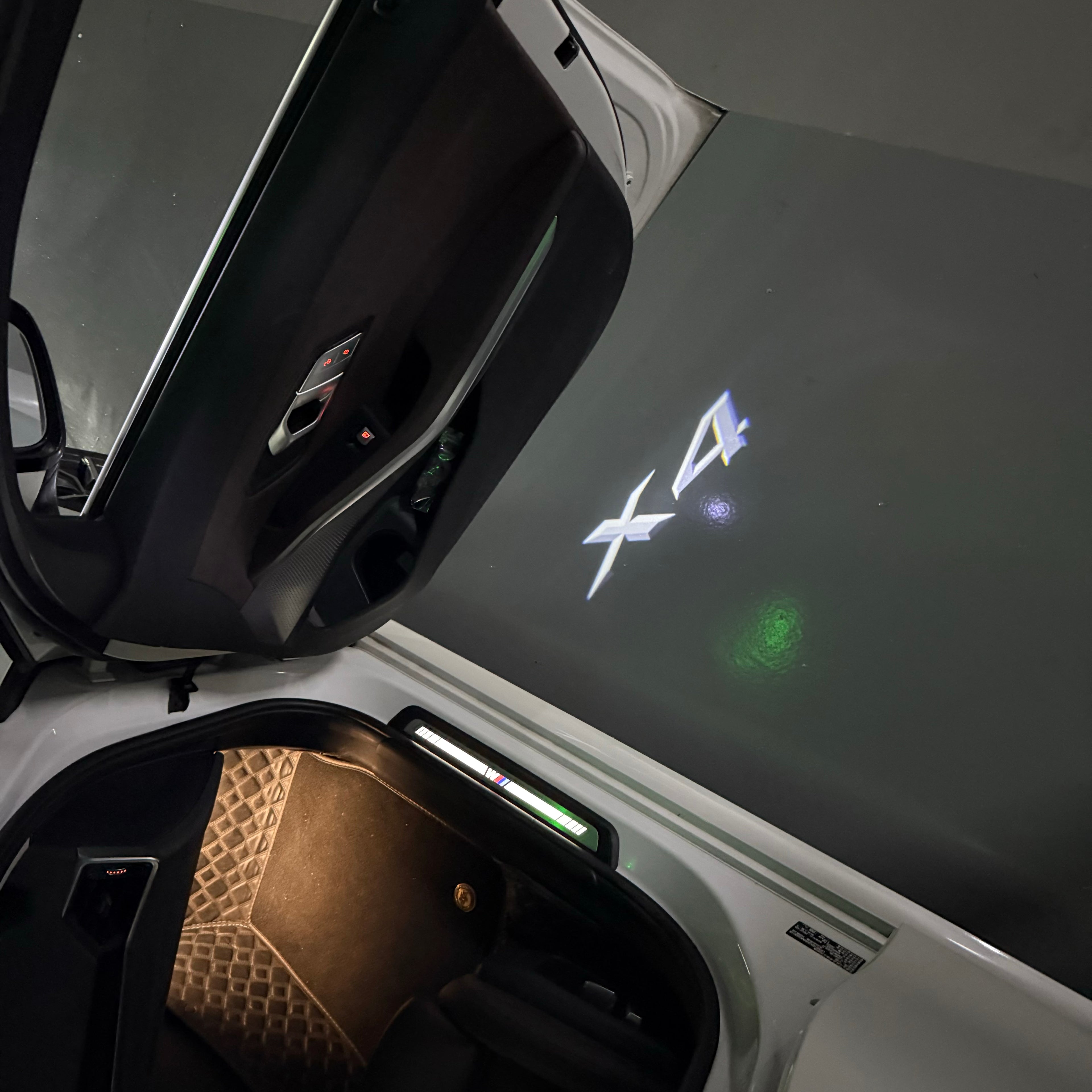 BMW X4    LOGO PROJECTOT LIGHTS (quantity 1 = 1 sets/2 door lights) Nr.6024q0t031