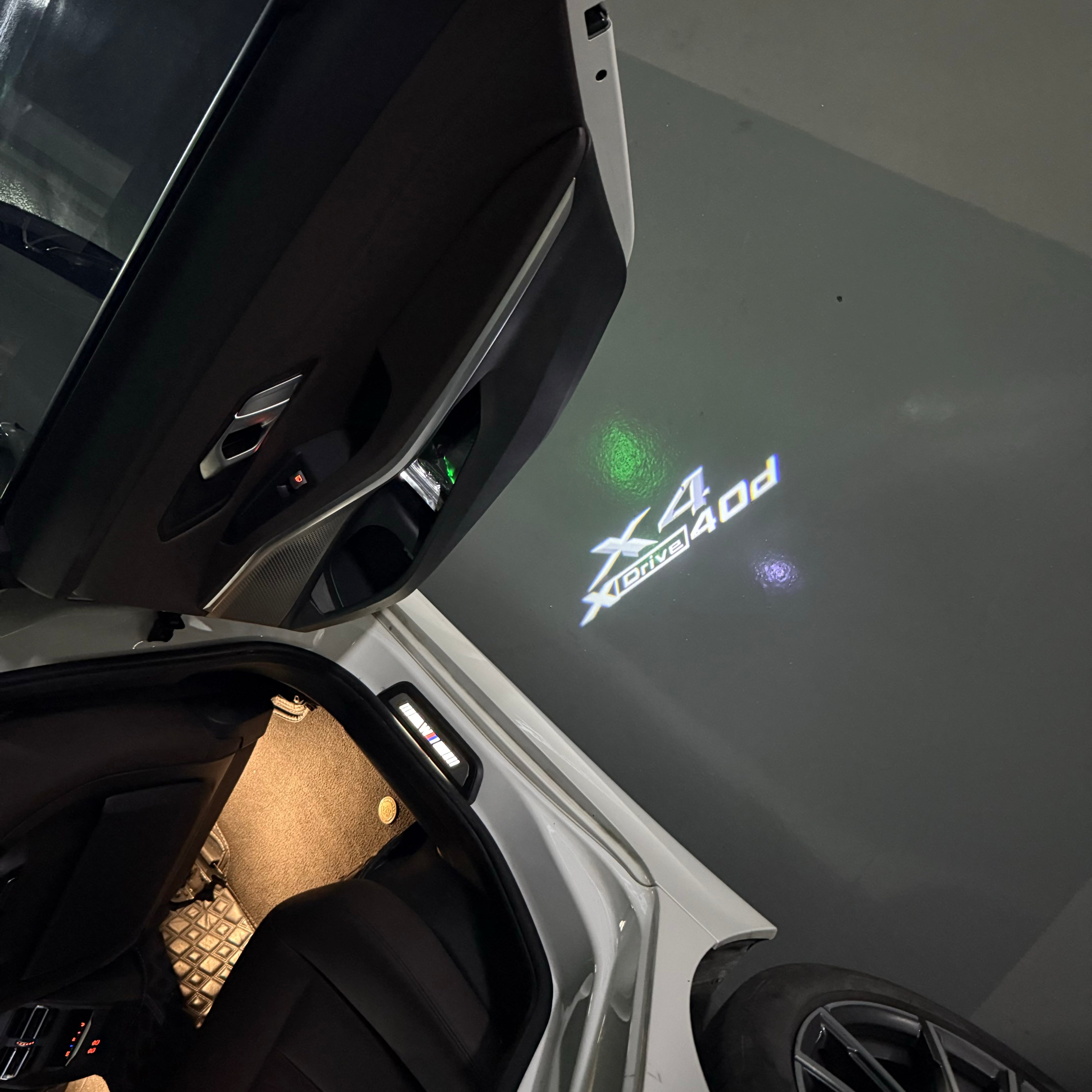 BMW X4 Drive 40d  LOGO PROJECTOT LIGHTS (quantity 1 = 1 sets/2 door lights) Nr.6024q0t040