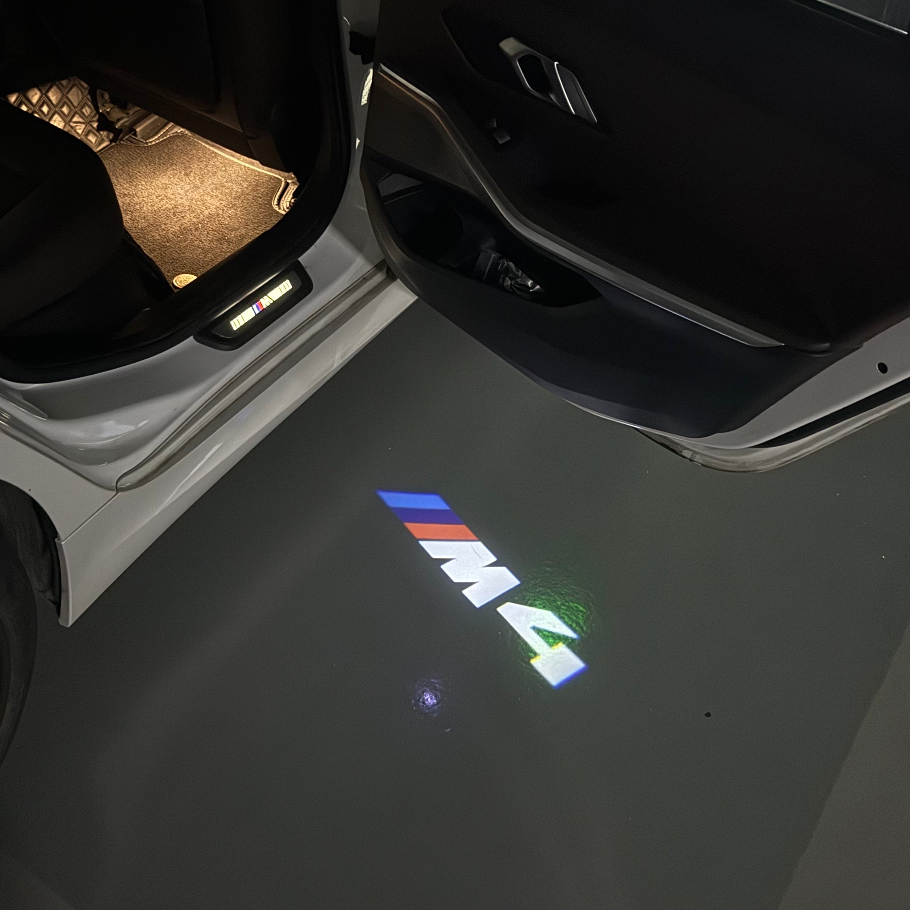 BMW 4  SERIES M4   LOGO PROJECTOT LIGHTS (quantity 1 = 1 sets/2 door lights) Nr.6024t33