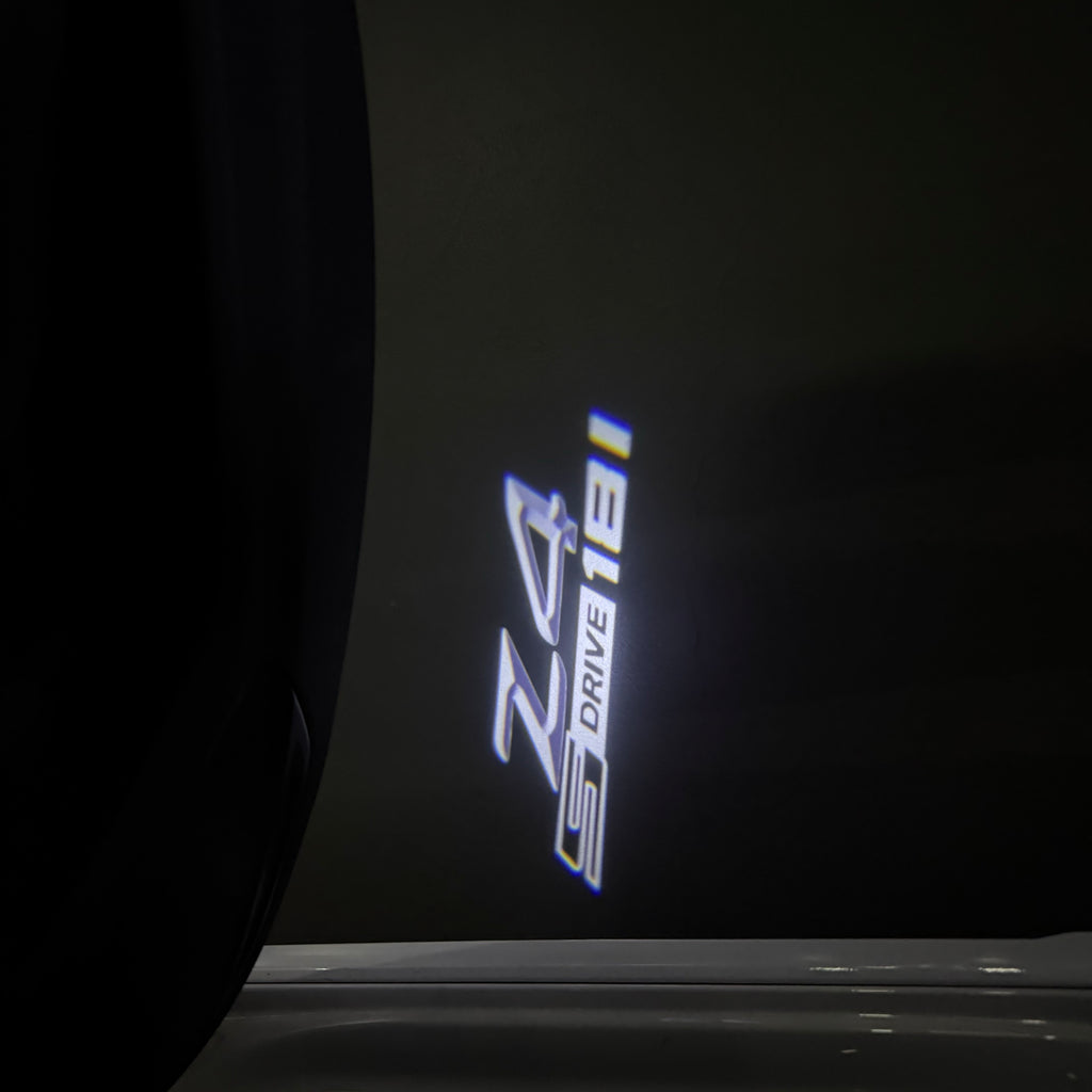 BMW M3 LOGO PROJECTOR LIGHTS Nr.24 (الكمية 1 = 1 مجموعة / 2 أضواء باب)