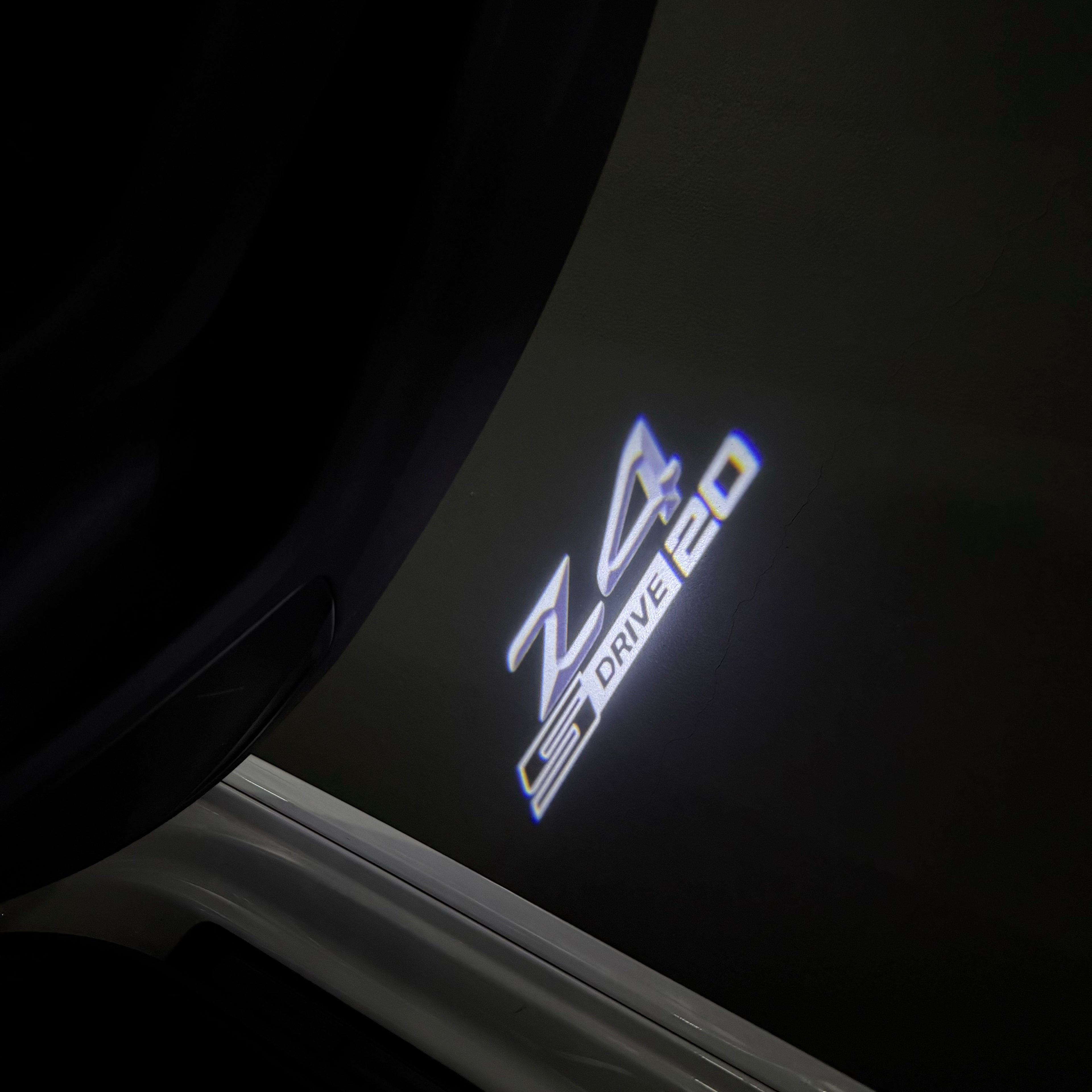 BMW M3 LOGO PROJECTOR LIGHTS Nr.24 (الكمية 1 = 1 مجموعة / 2 أضواء باب)