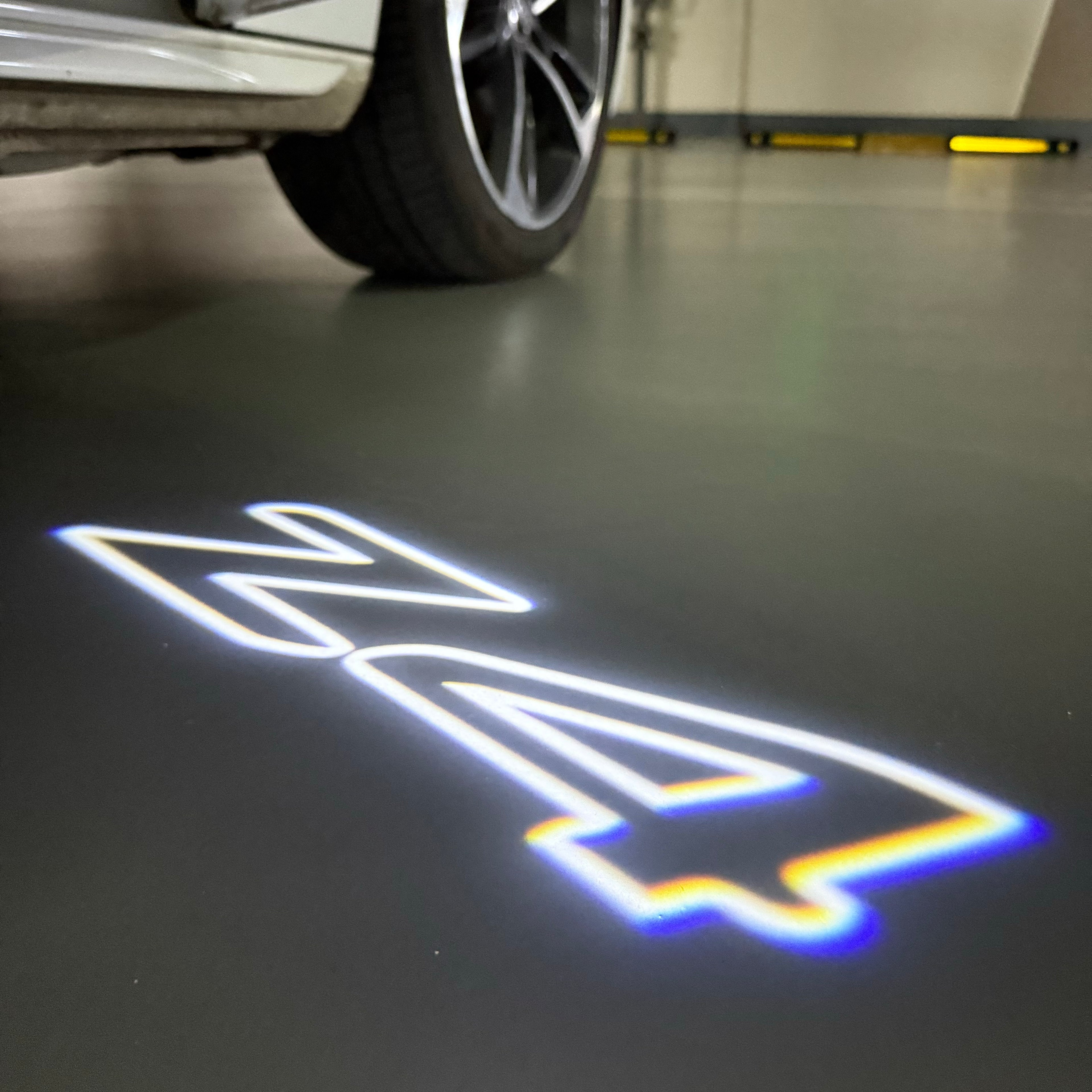 BMW M3 LOGO PROJECTOR LIGHTS Nr.24 (الكمية 1 = 1 مجموعة / 2 أضواء باب)