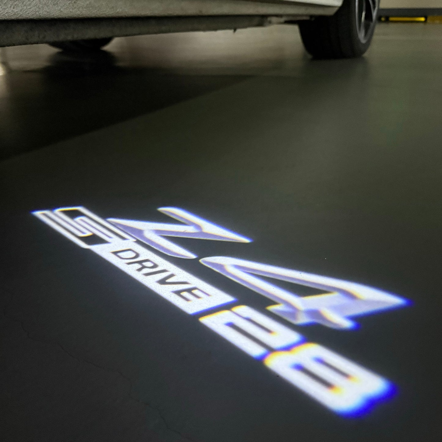 BMW  Z4 S drive  LOGO PROJECTOT LIGHTS (quantity 1 = 1 sets/2 door lights) Nr.6024t01