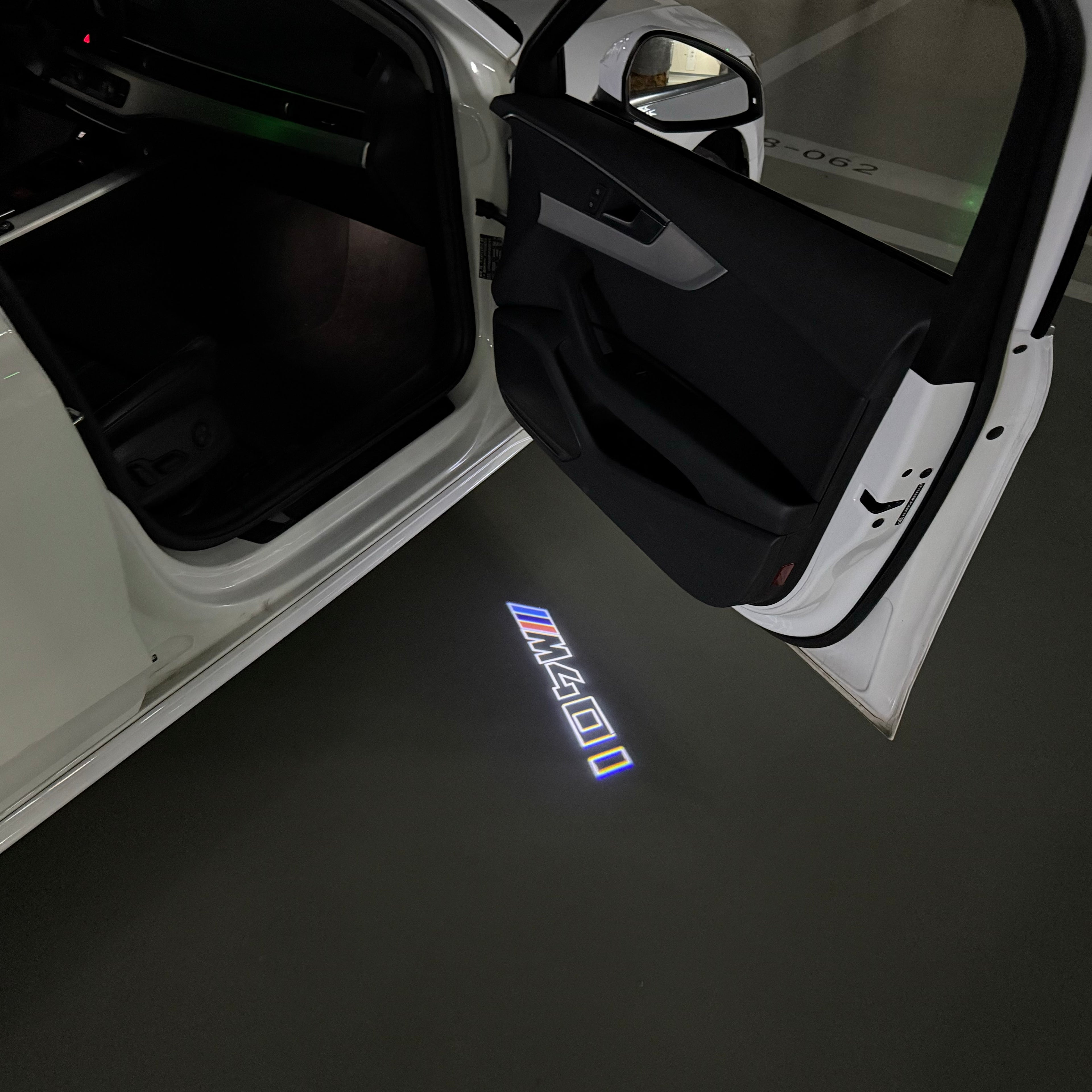 BMW M3 LOGO PROJECTOR LIGHTS Nr.24 (الكمية 1 = 1 مجموعة / 2 أضواء باب)