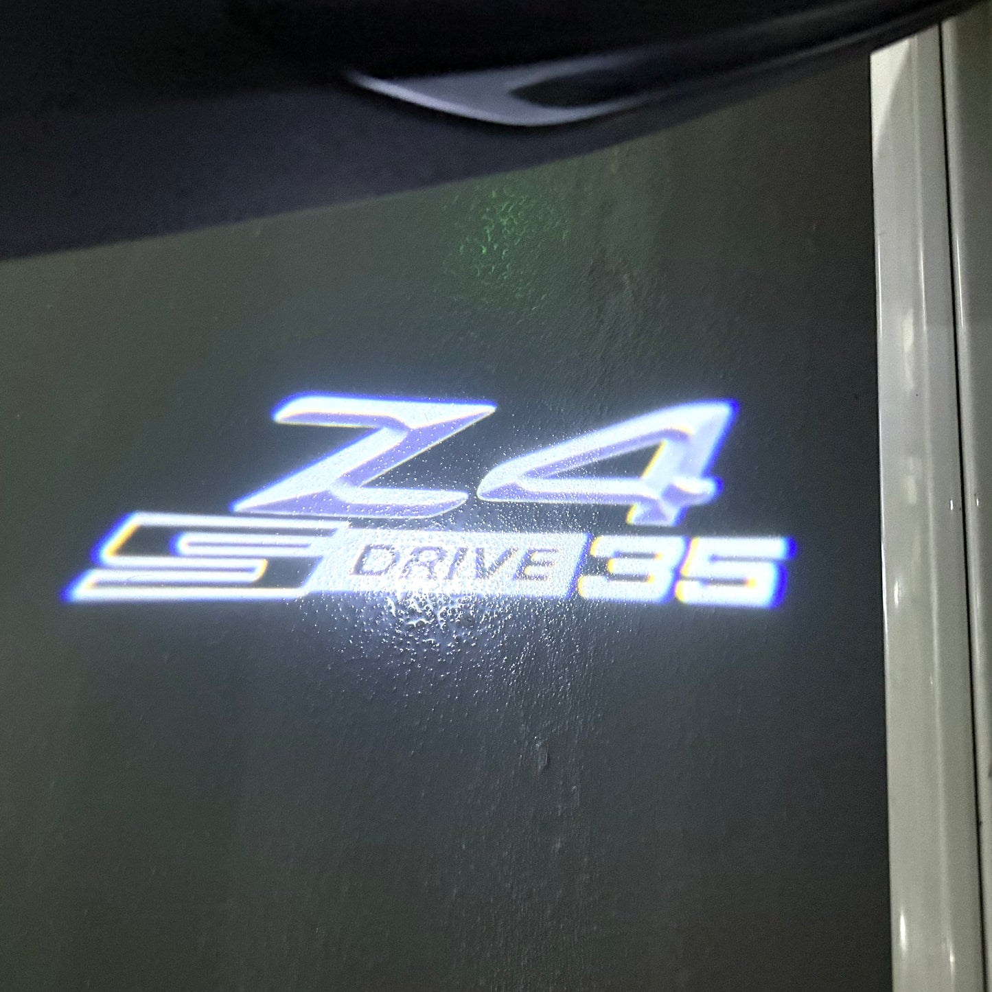 BMW  Z4 S drive  LOGO PROJECTOT LIGHTS (quantity 1 = 1 sets/2 door lights) Nr.6024q0t0131