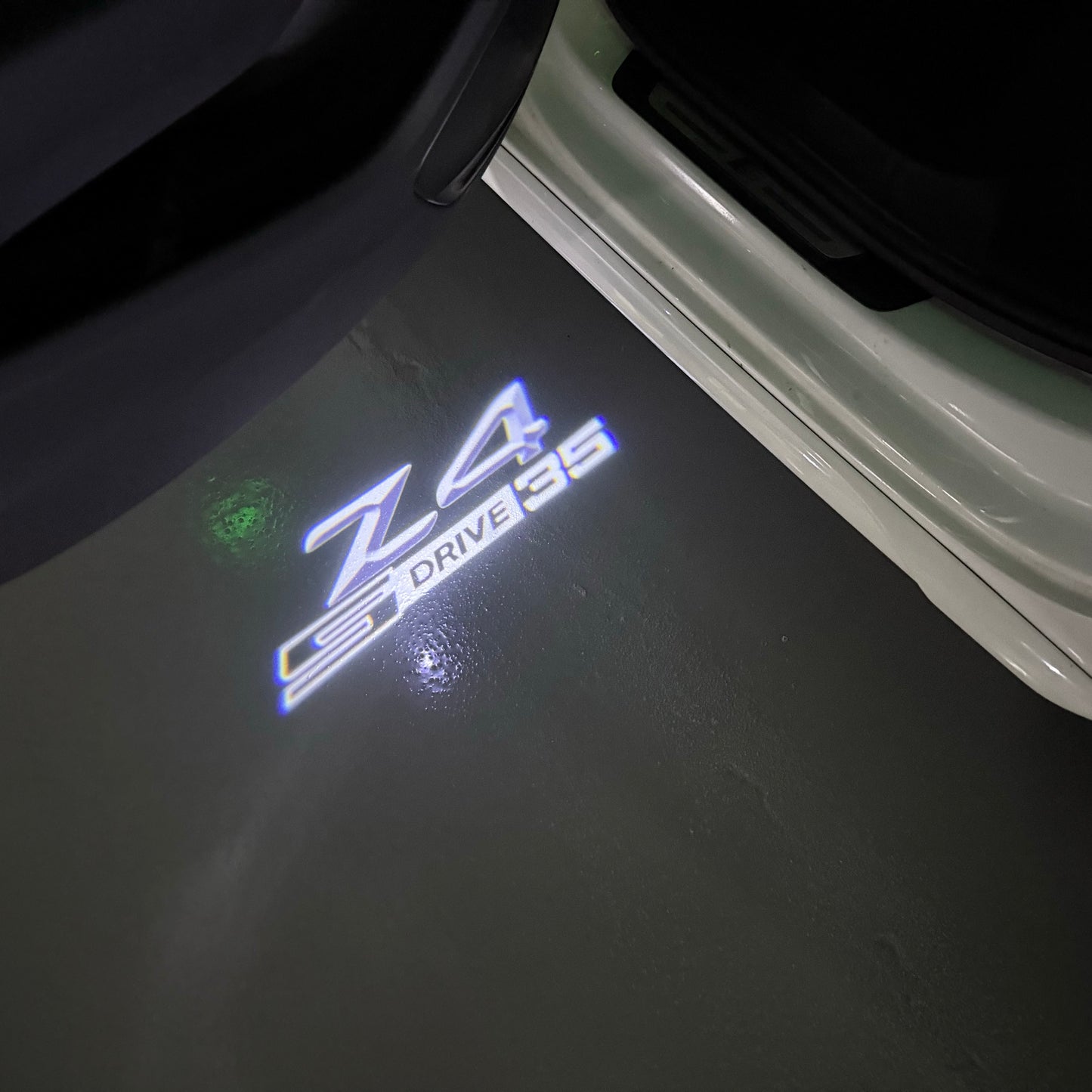 BMW  Z4 S drive  LOGO PROJECTOT LIGHTS (quantity 1 = 1 sets/2 door lights) Nr.6024q0t0131