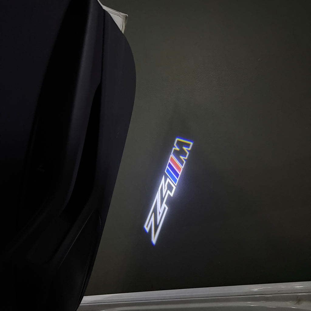 ÉCLAIRAGE DE PROJECTEUR BMW M3 LOGO Nr.24 (quantité 1 = 1 jeux / 2 feux de porte)