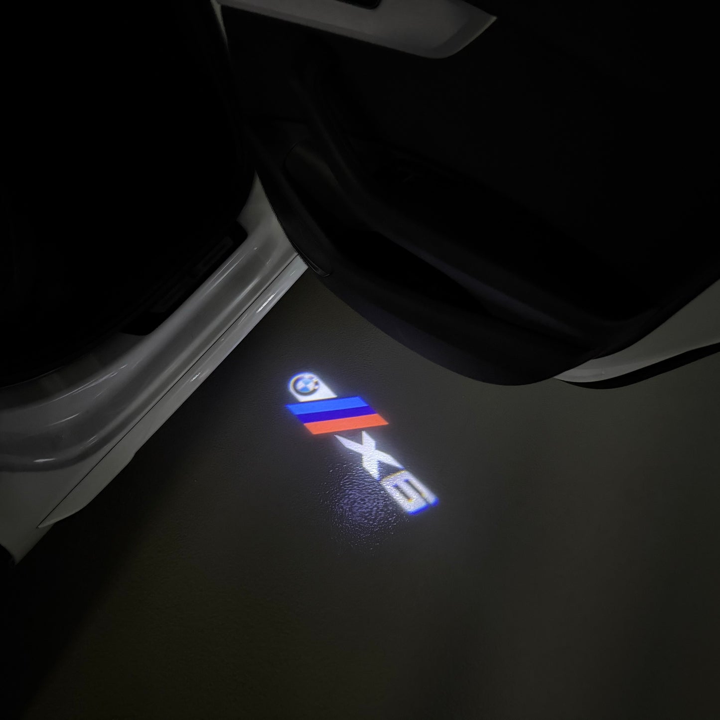 BMW  X6  LOGO PROJECTOT LIGHTS (quantity 1 = 1 sets/2 door lights) Nr.6024q0t053