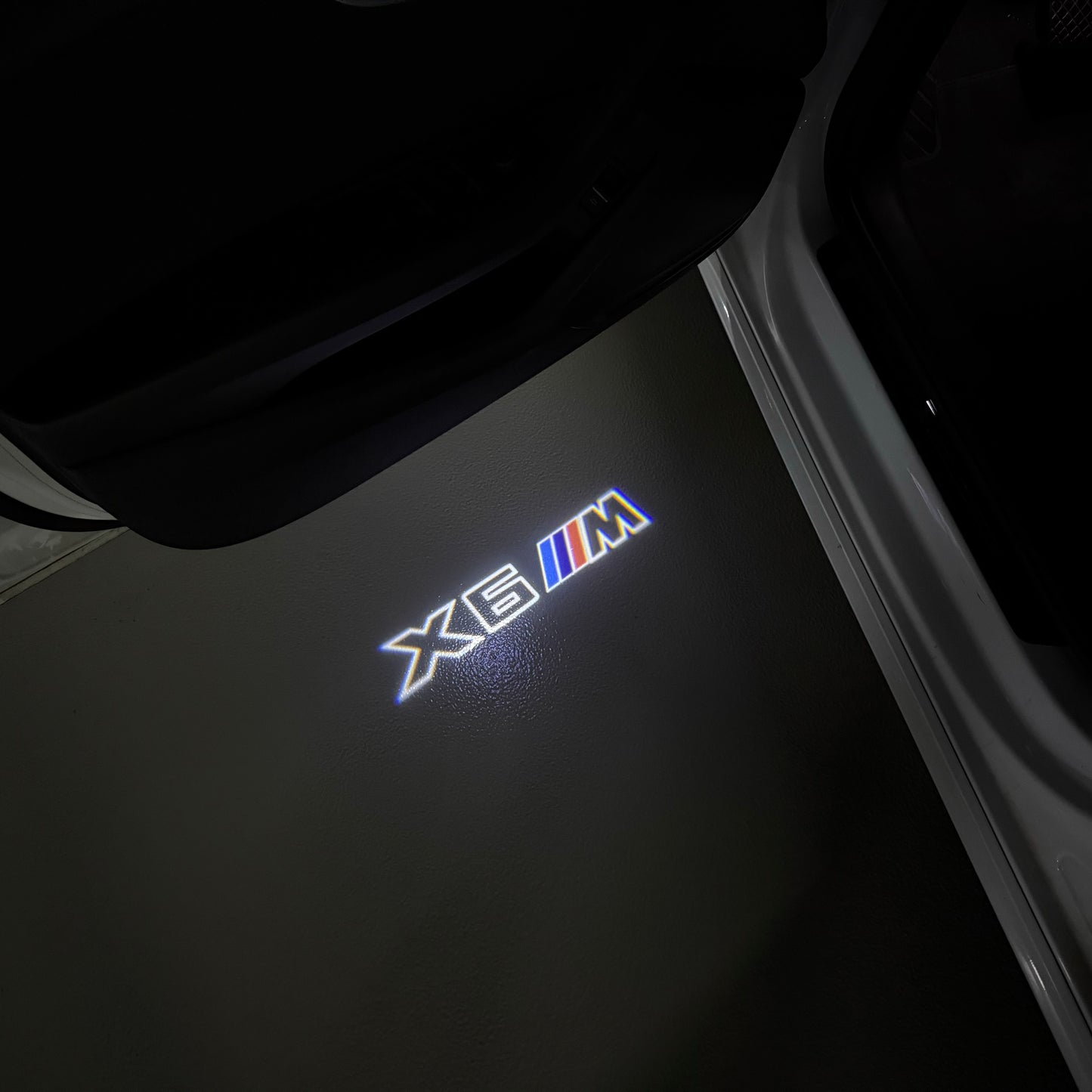 BMW  X6M LOGO PROJECTOT LIGHTS (quantity 1 = 1 sets/2 door lights) Nr.6024q0t0106