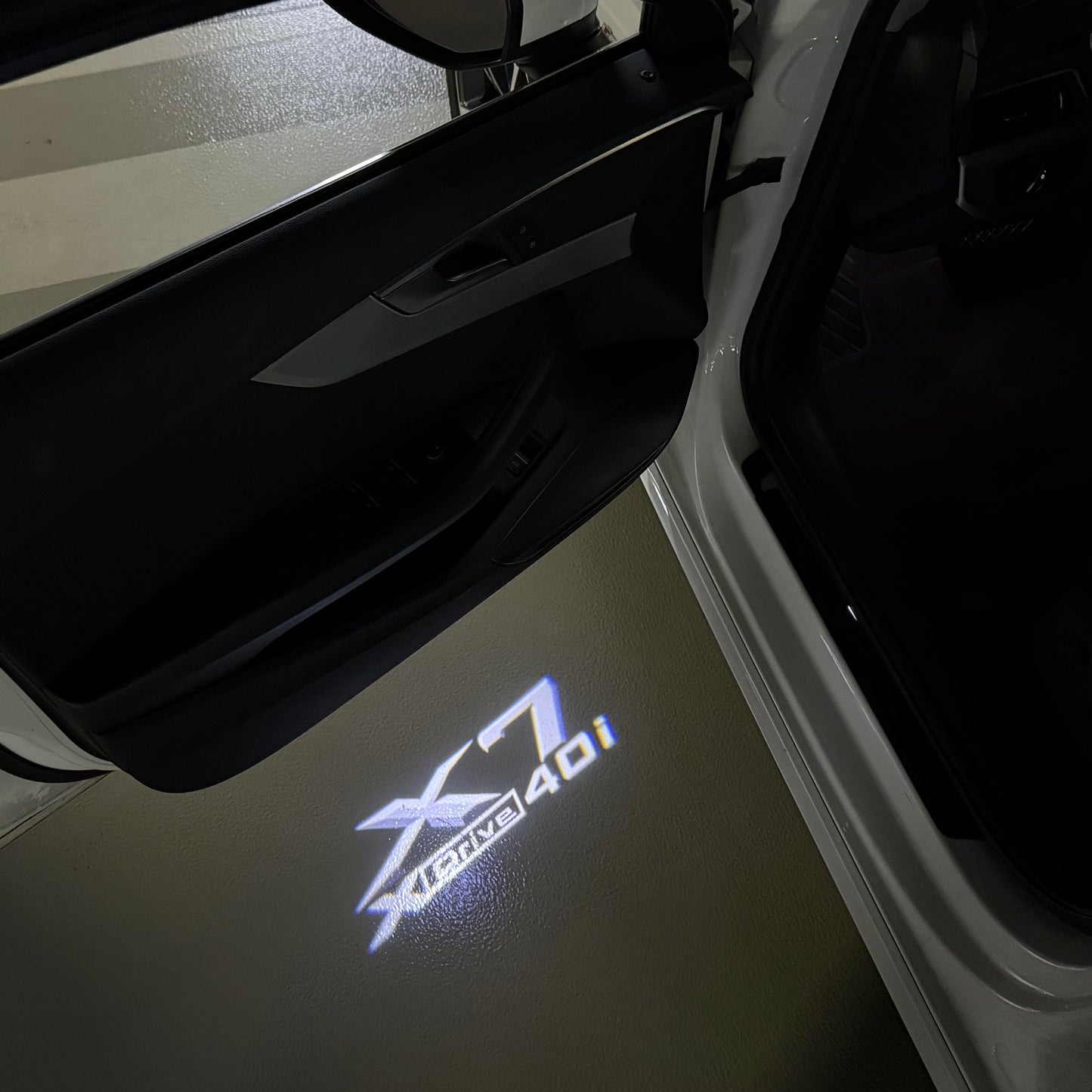 BMW  X7 Drive 40i LOGO PROJECTOT LIGHTS (quantity 1 = 1 sets/2 door lights) Nr.6024q0t0119