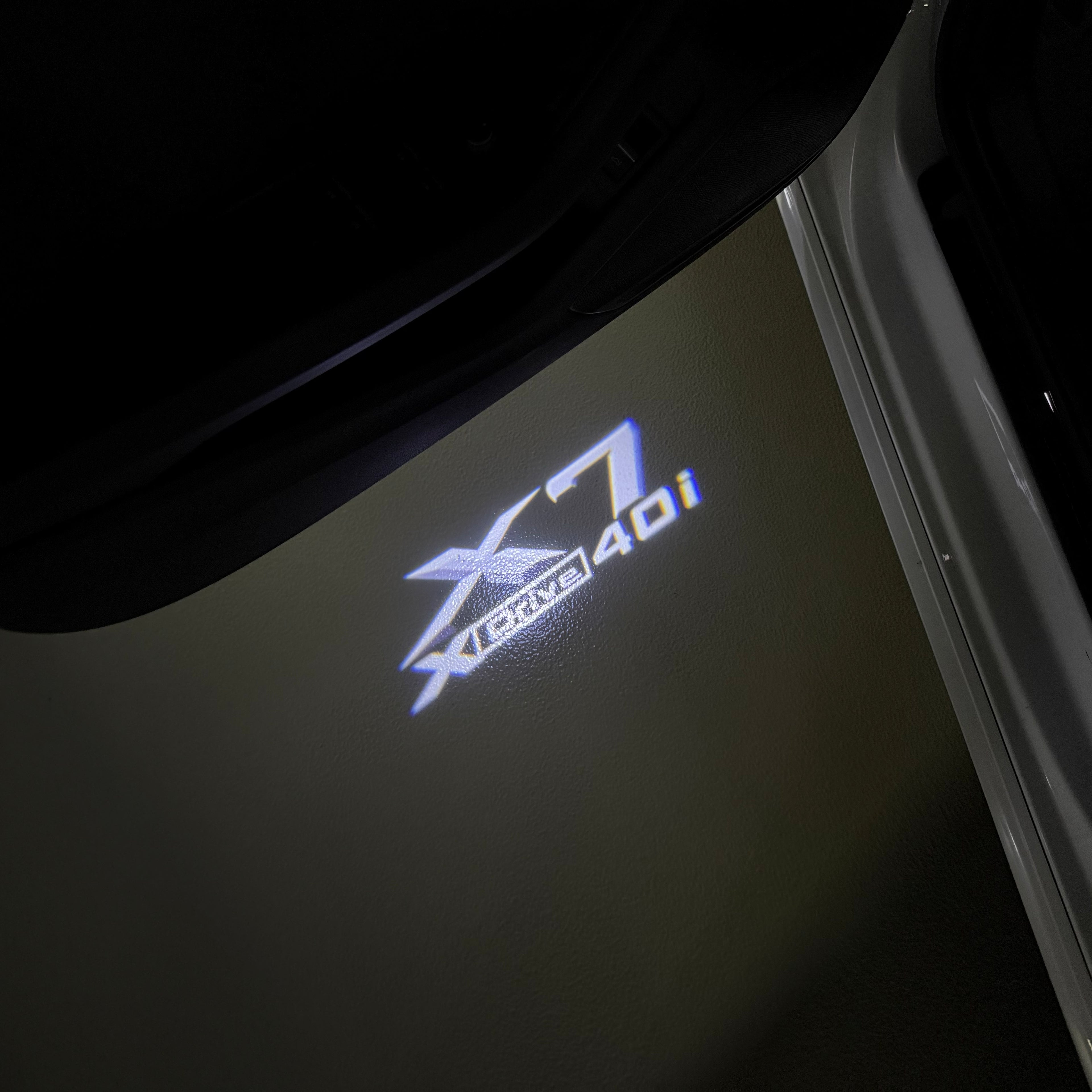BMW M3 LOGO PROJECTOR LIGHTS Nr.24 (الكمية 1 = 1 مجموعة / 2 أضواء باب)