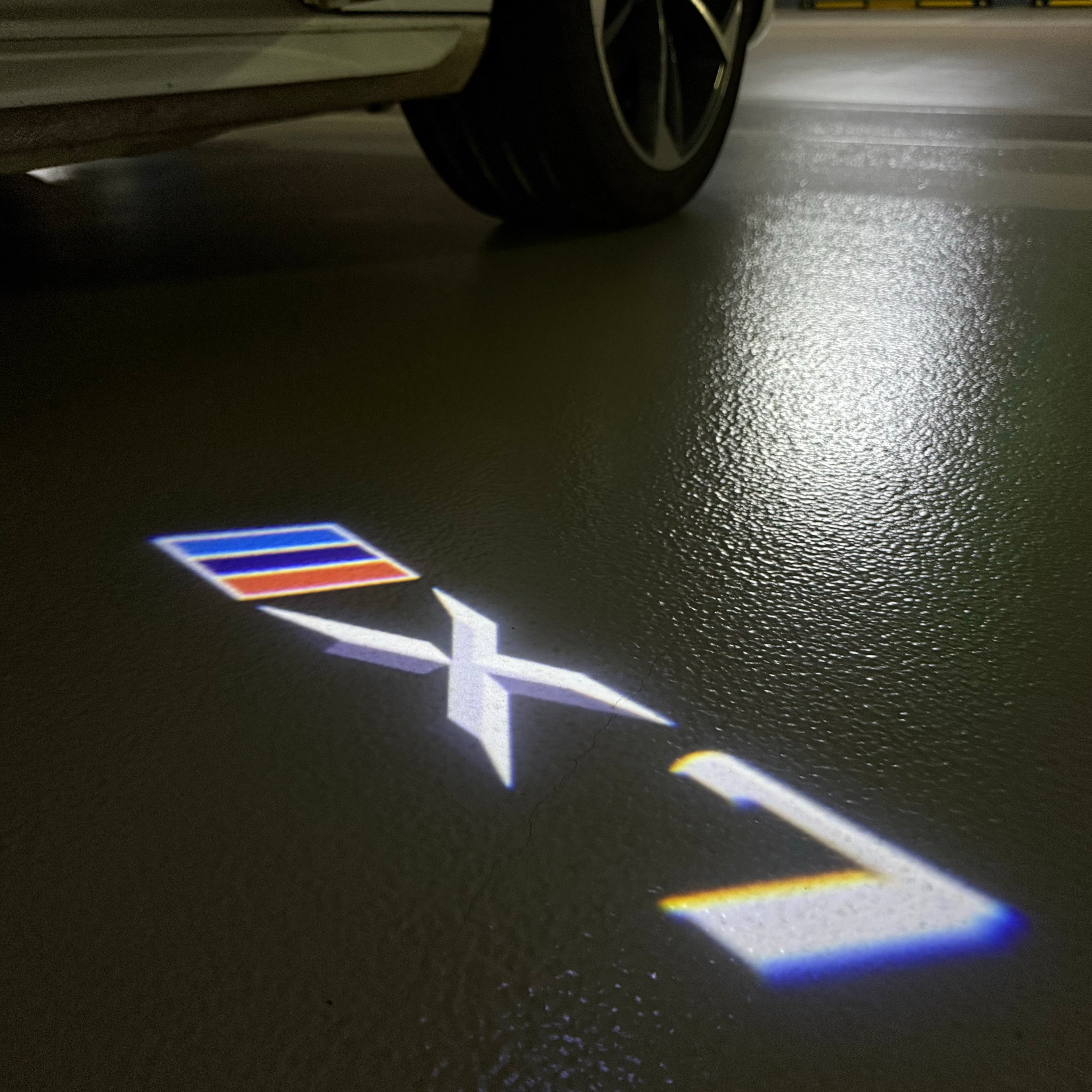 BMW M3 LOGO PROJECTOR LIGHTS Nr.24 (الكمية 1 = 1 مجموعة / 2 أضواء باب)